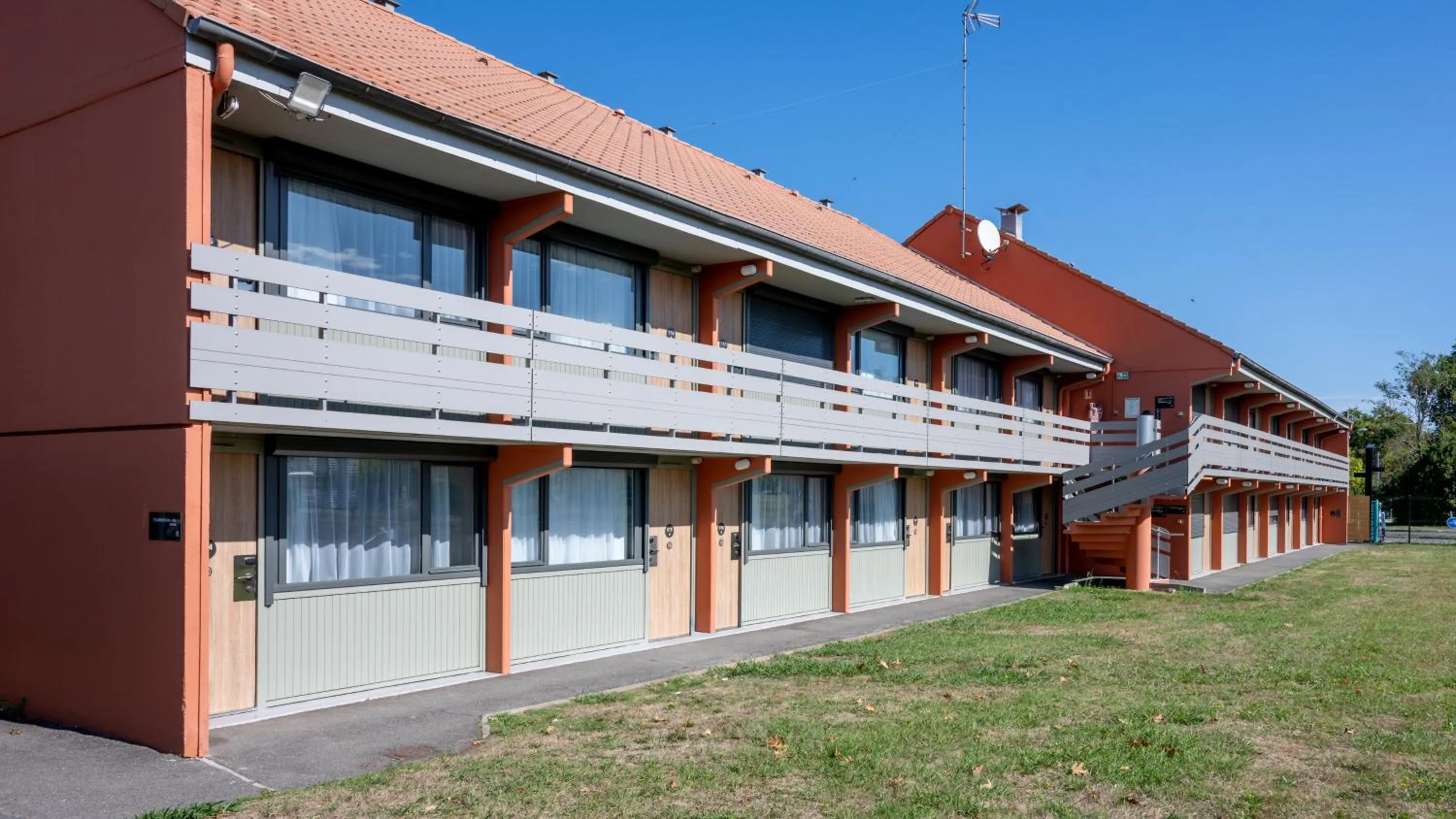 Facade/entrance in Campanile NATURE - Bordeaux Sud Gradignan Talence