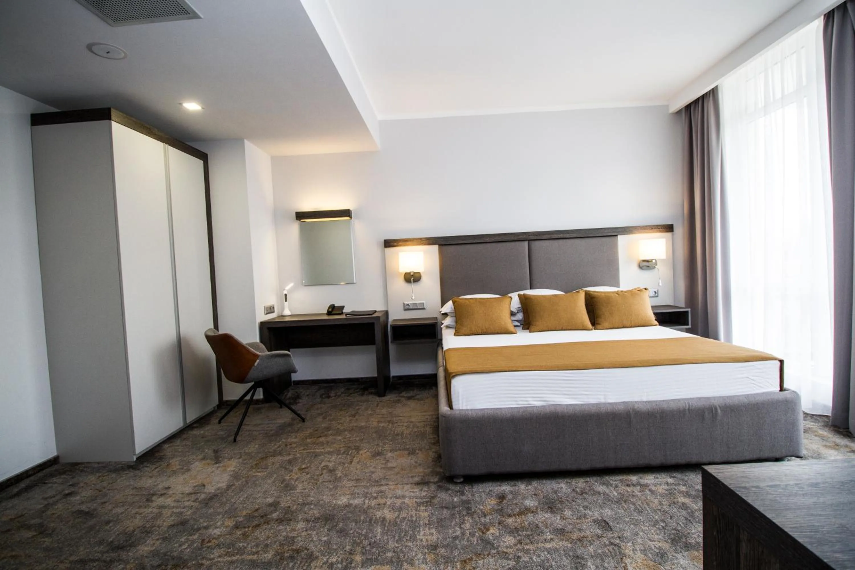 Photo of the whole room, Bed in Best Western PLUS Premium Inn