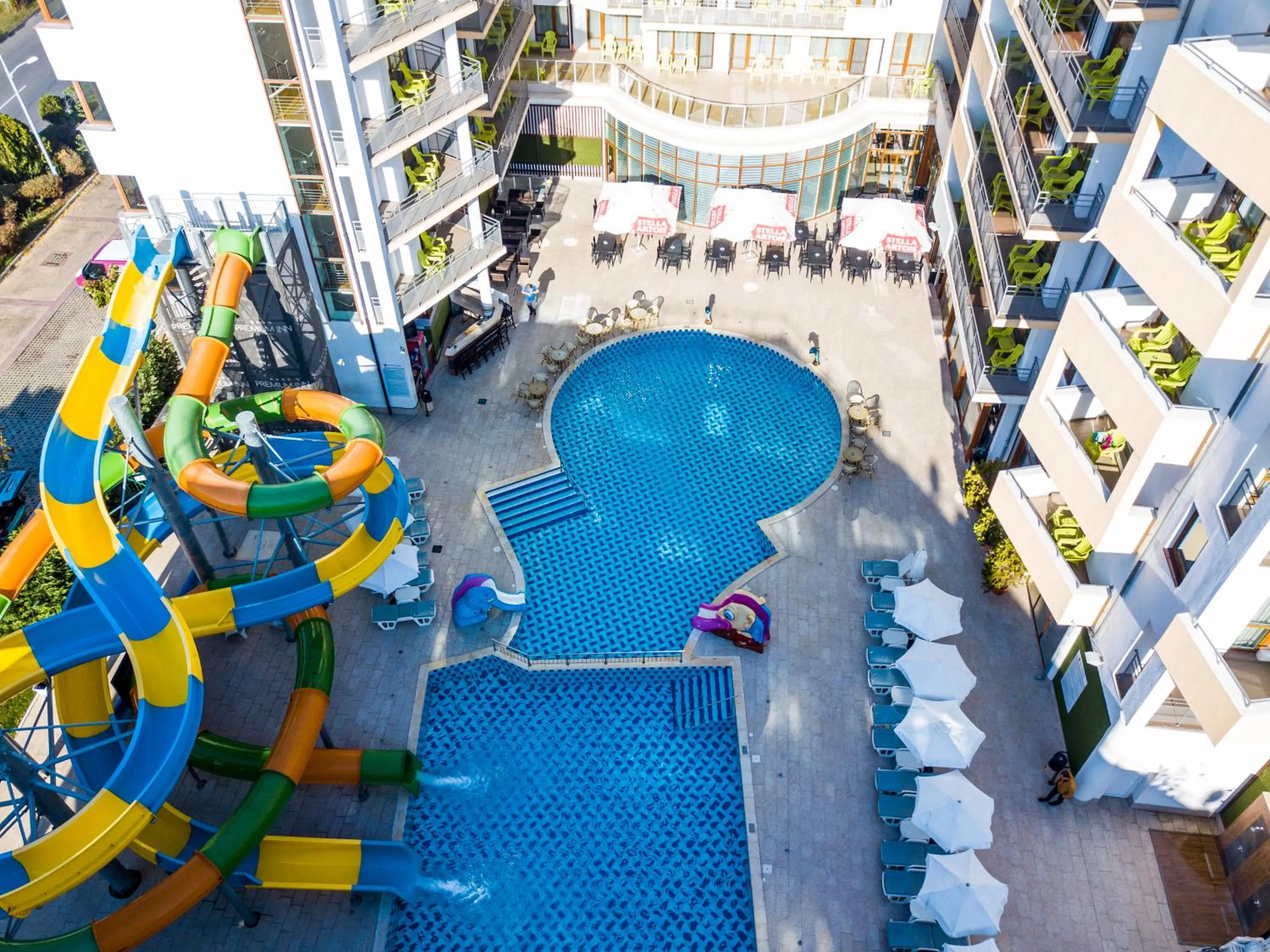 Swimming pool in Best Western PLUS Premium Inn