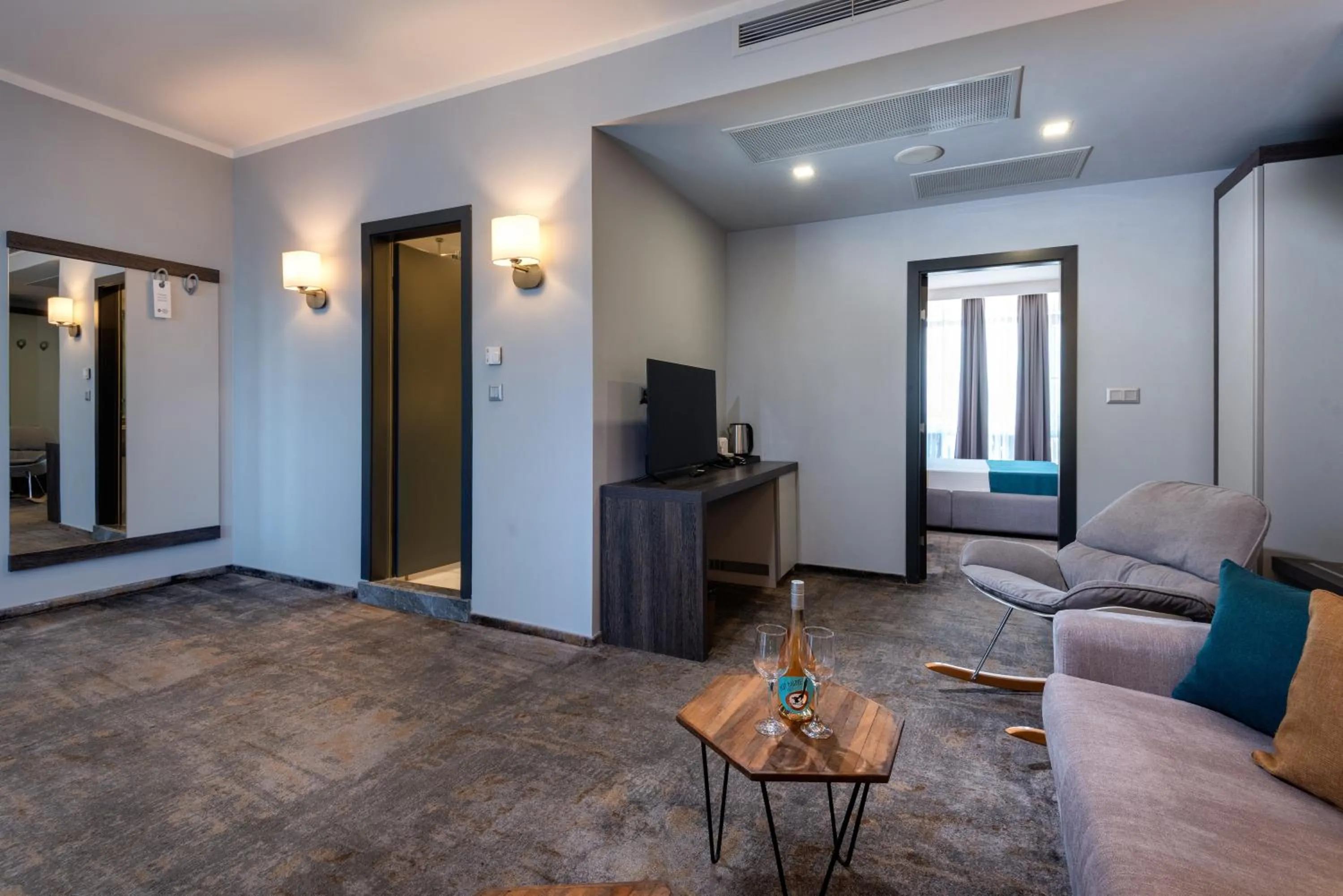 TV and multimedia in Best Western PLUS Premium Inn