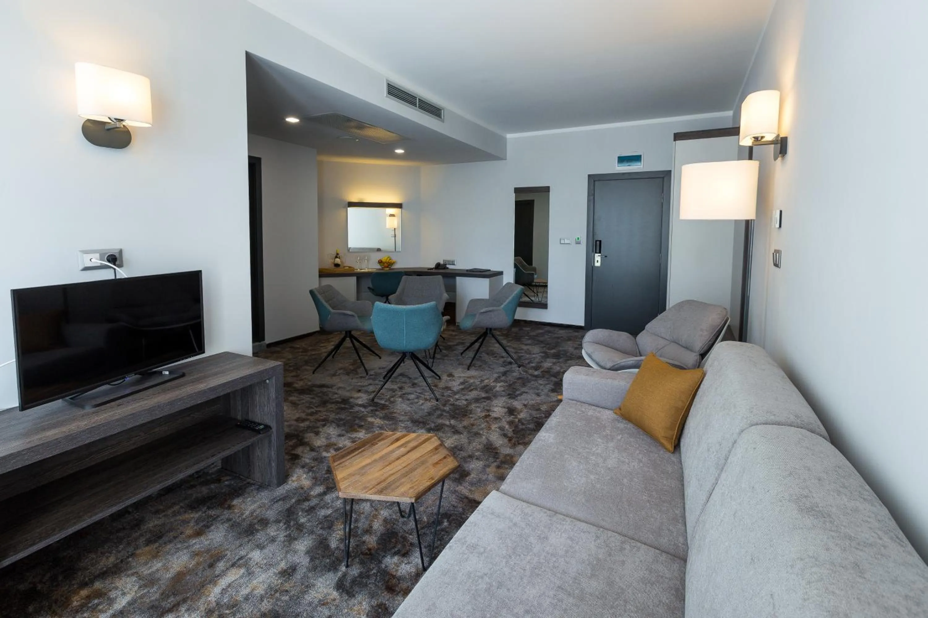 Day in Best Western PLUS Premium Inn