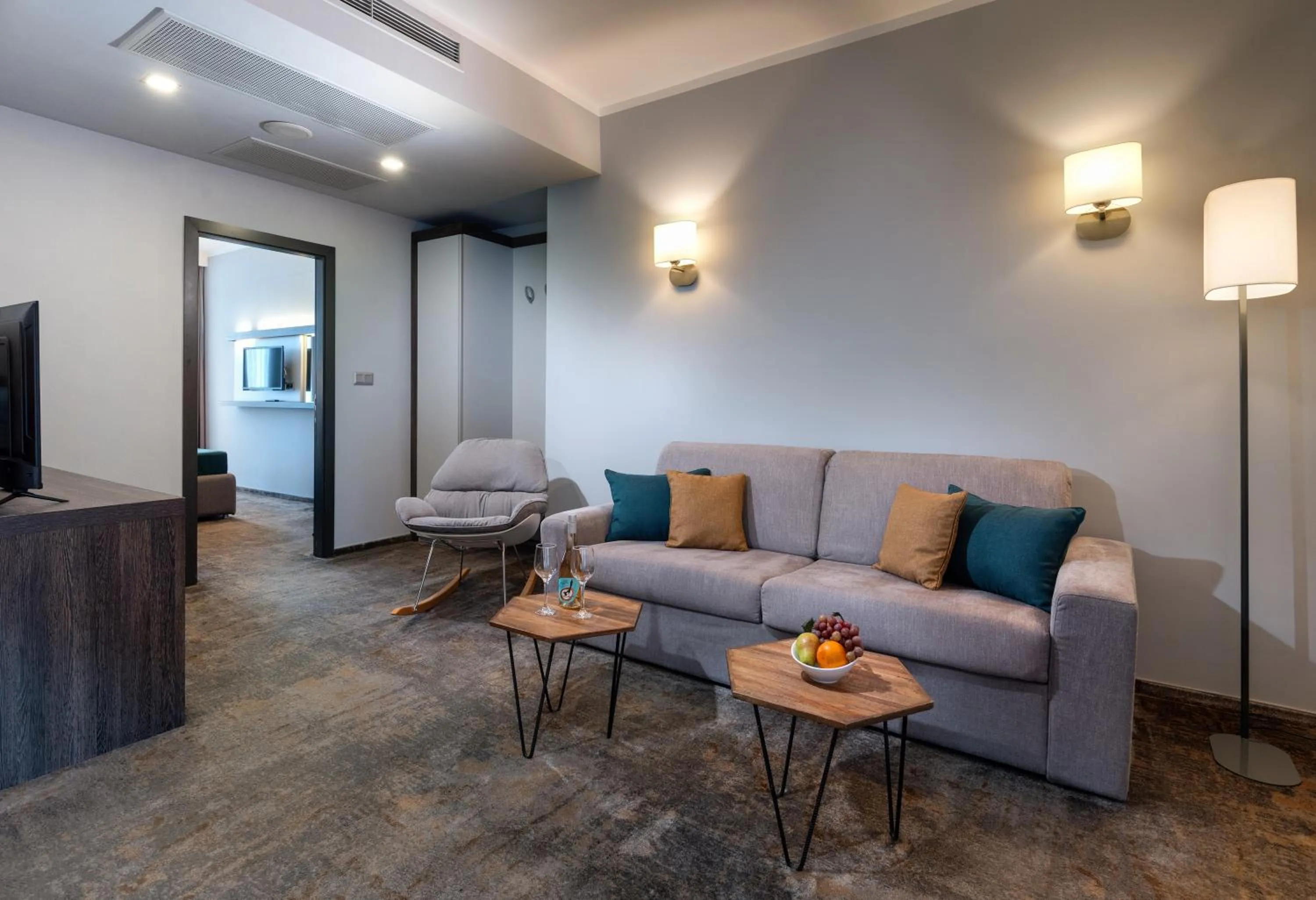 TV and multimedia in Best Western PLUS Premium Inn