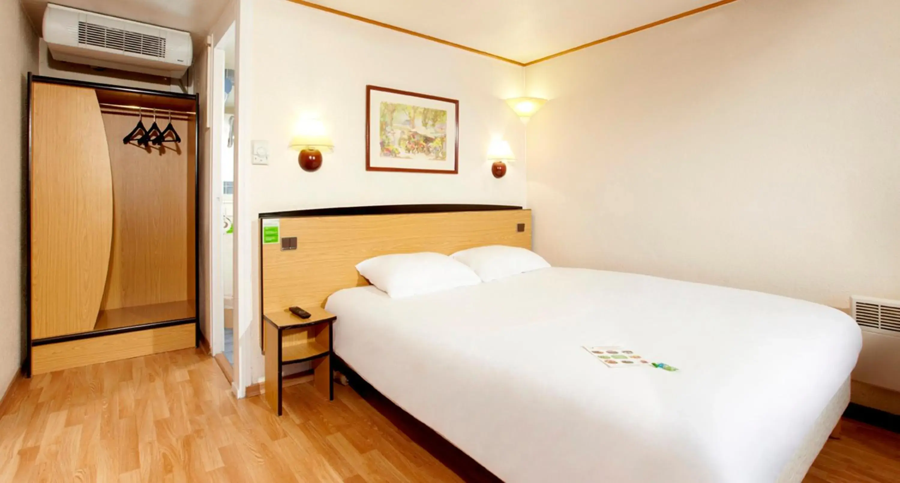 Bed in Campanile Colmar - Parc des Expositions Bed in Campanile Colmar - Parc des Expositions