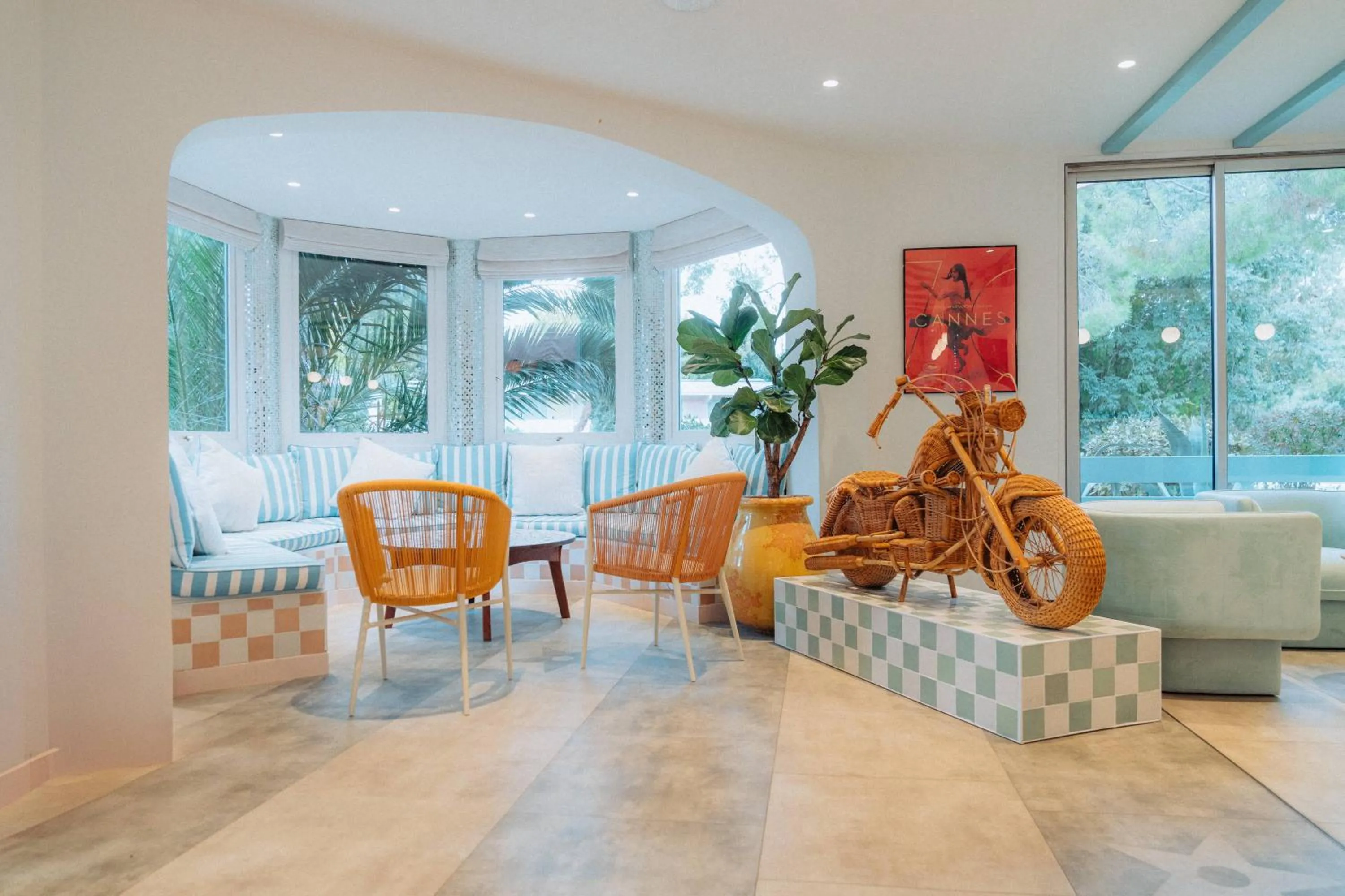 Seating area in Kyriad Cannes - Mandelieu