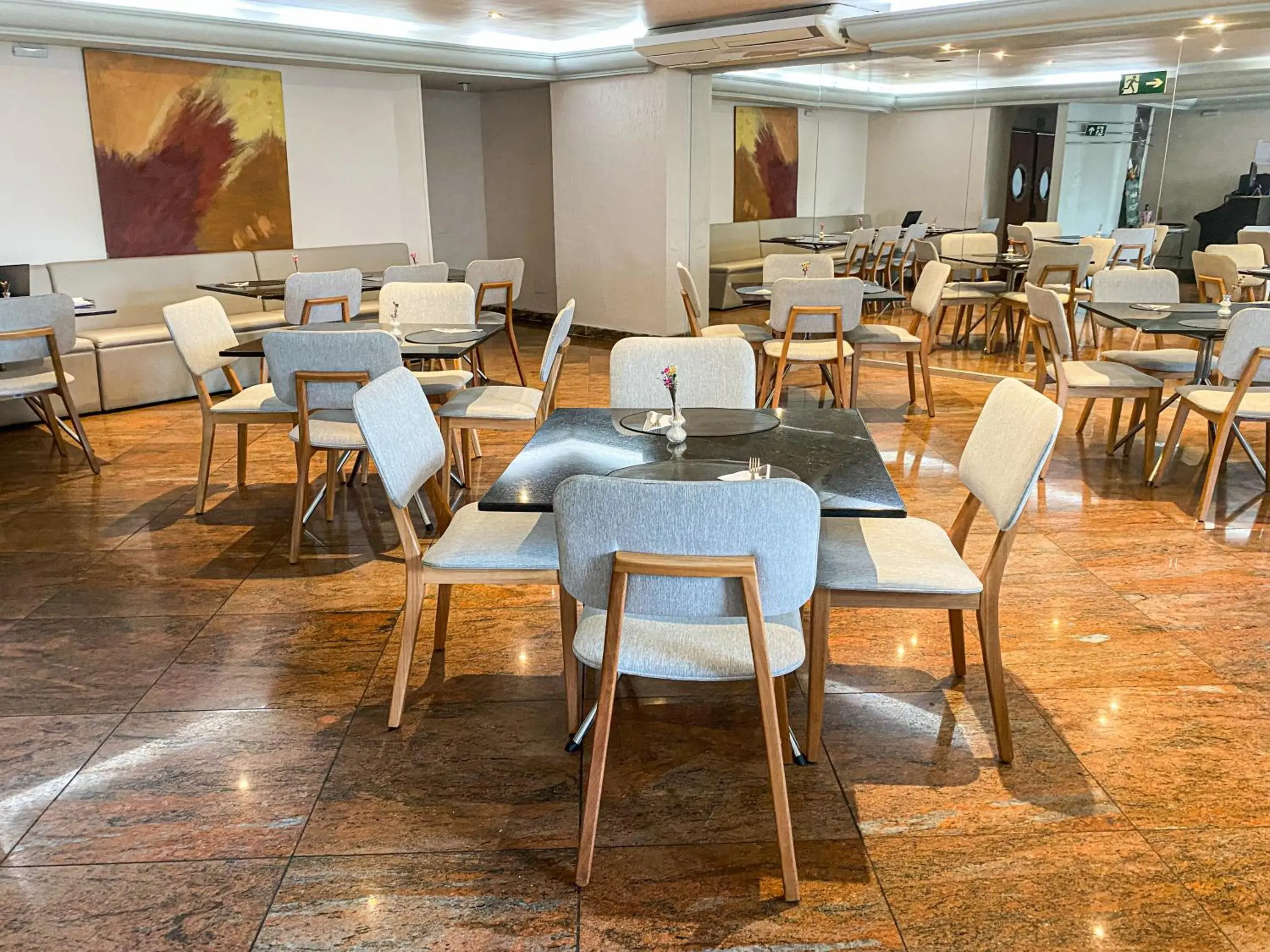 Restaurant/places to eat in Royal Center Hotel Lourdes Restaurant/places to eat in Royal Center Hotel Lourdes