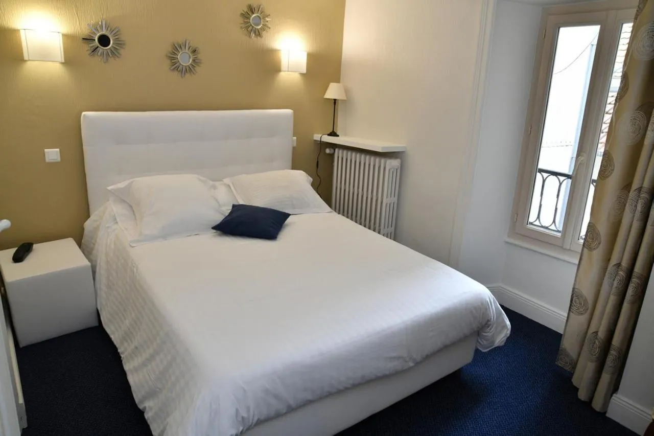 Bed in Le Renaissance