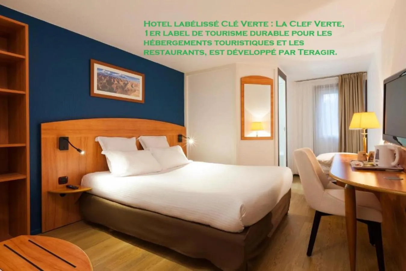 Bedroom, Bed in Comfort Hotel Evreux