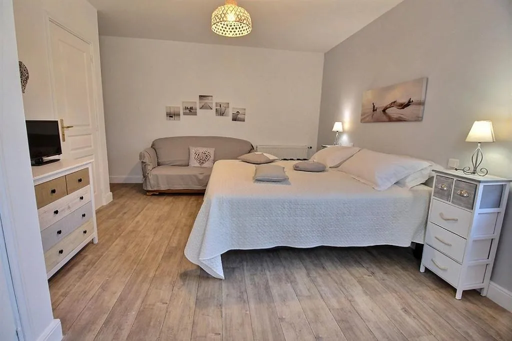 Bed in Logis du Lièvre d'or