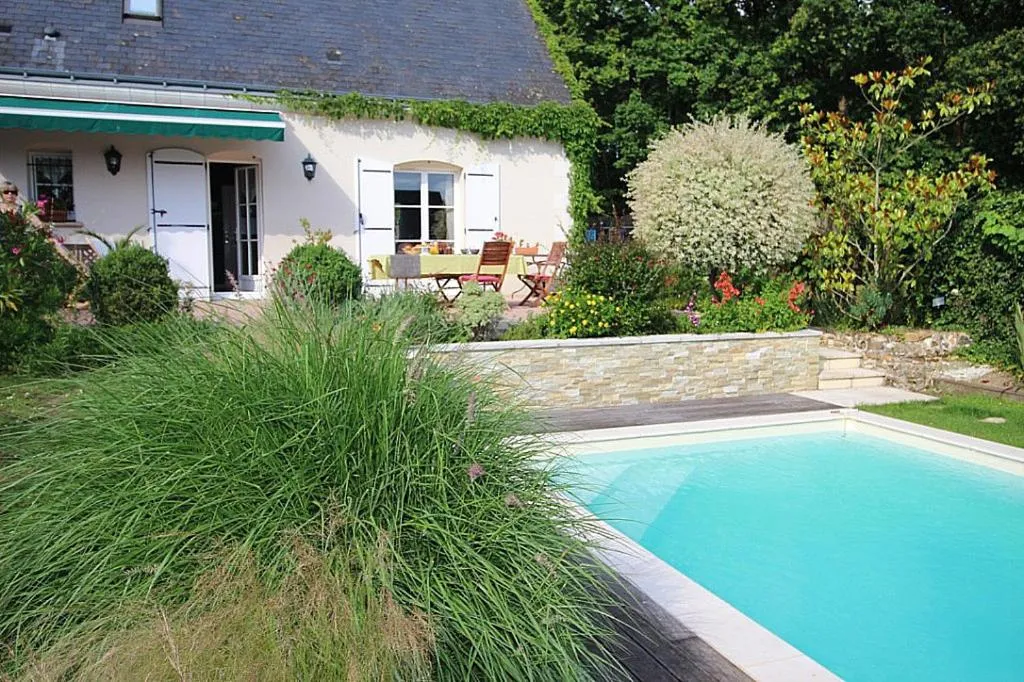 Pool view in Logis du Lièvre d'or