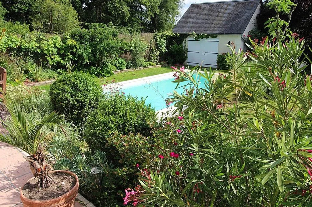 Pool view in Logis du Lièvre d'or