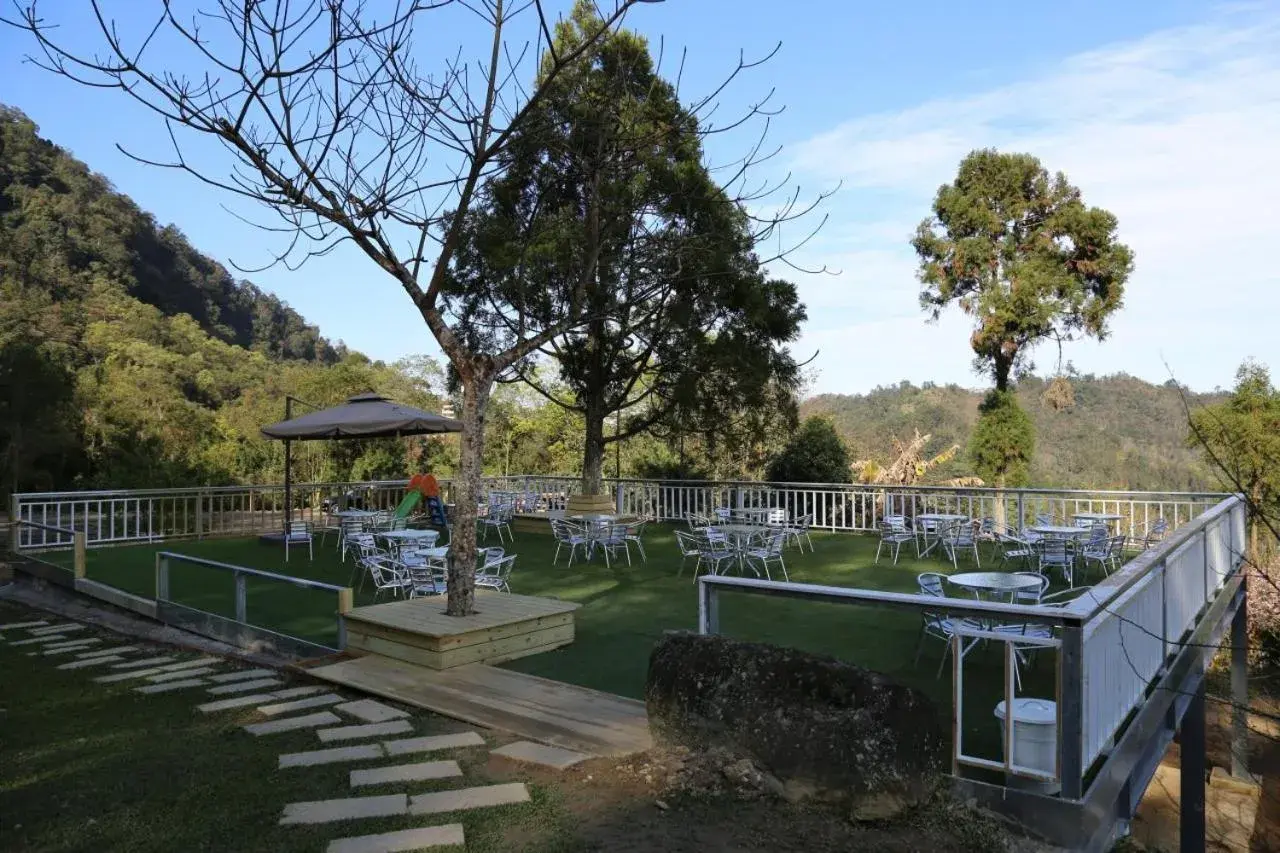 Lounge or bar in Upon The Hill Lounge or bar in Upon The Hill