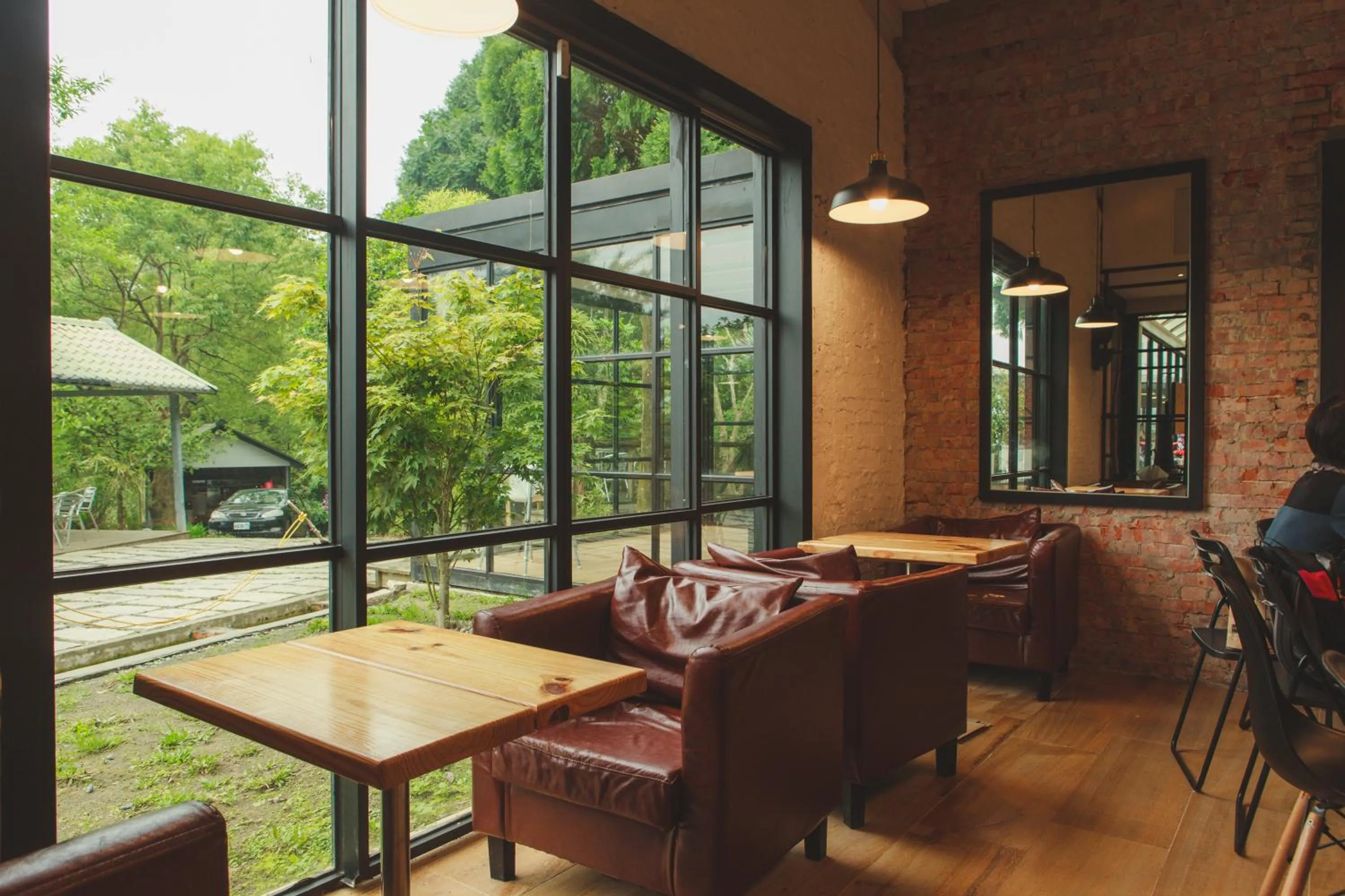 Restaurant/places to eat in Upon The Hill