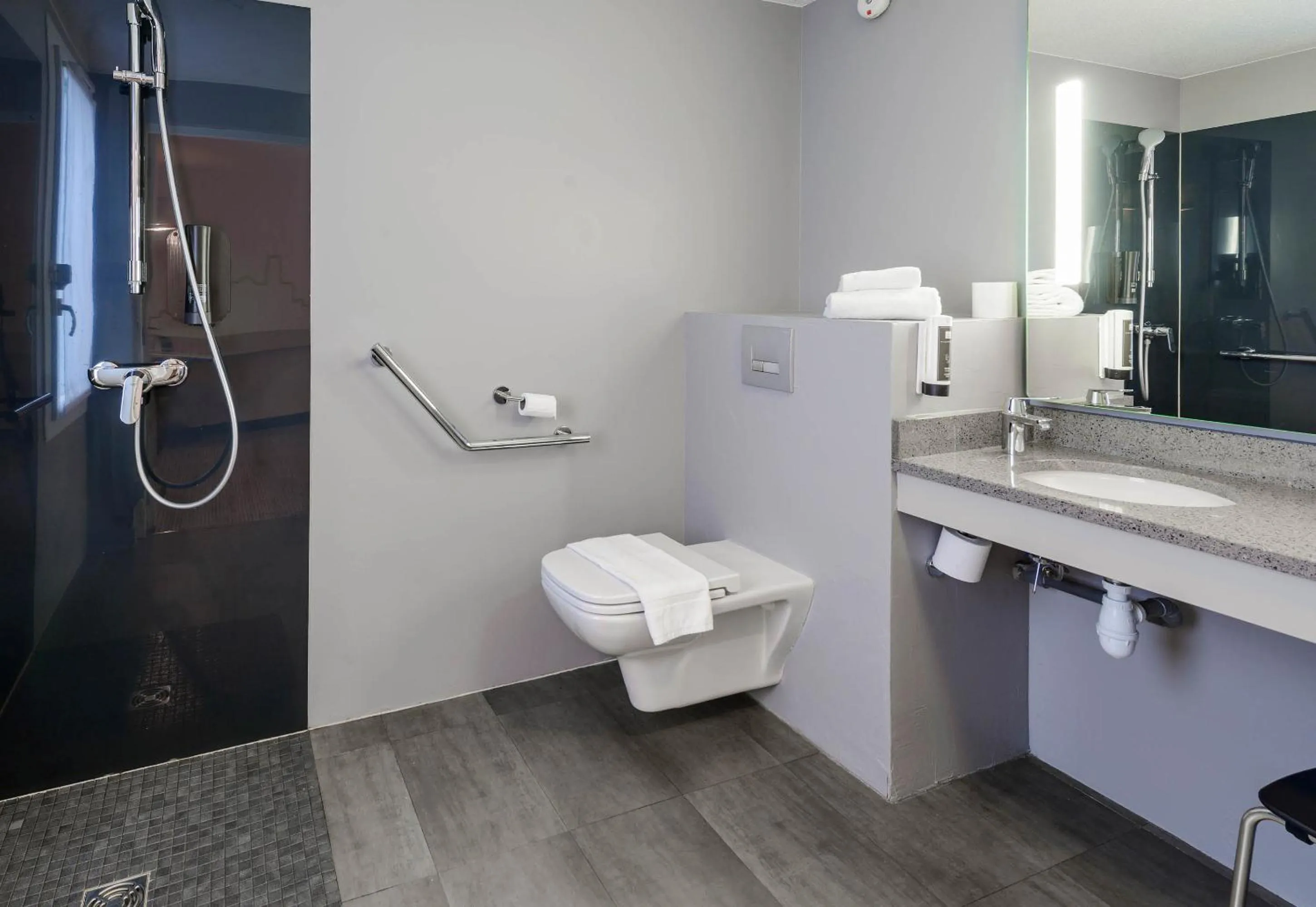 Bathroom in B&B HOTEL Albi