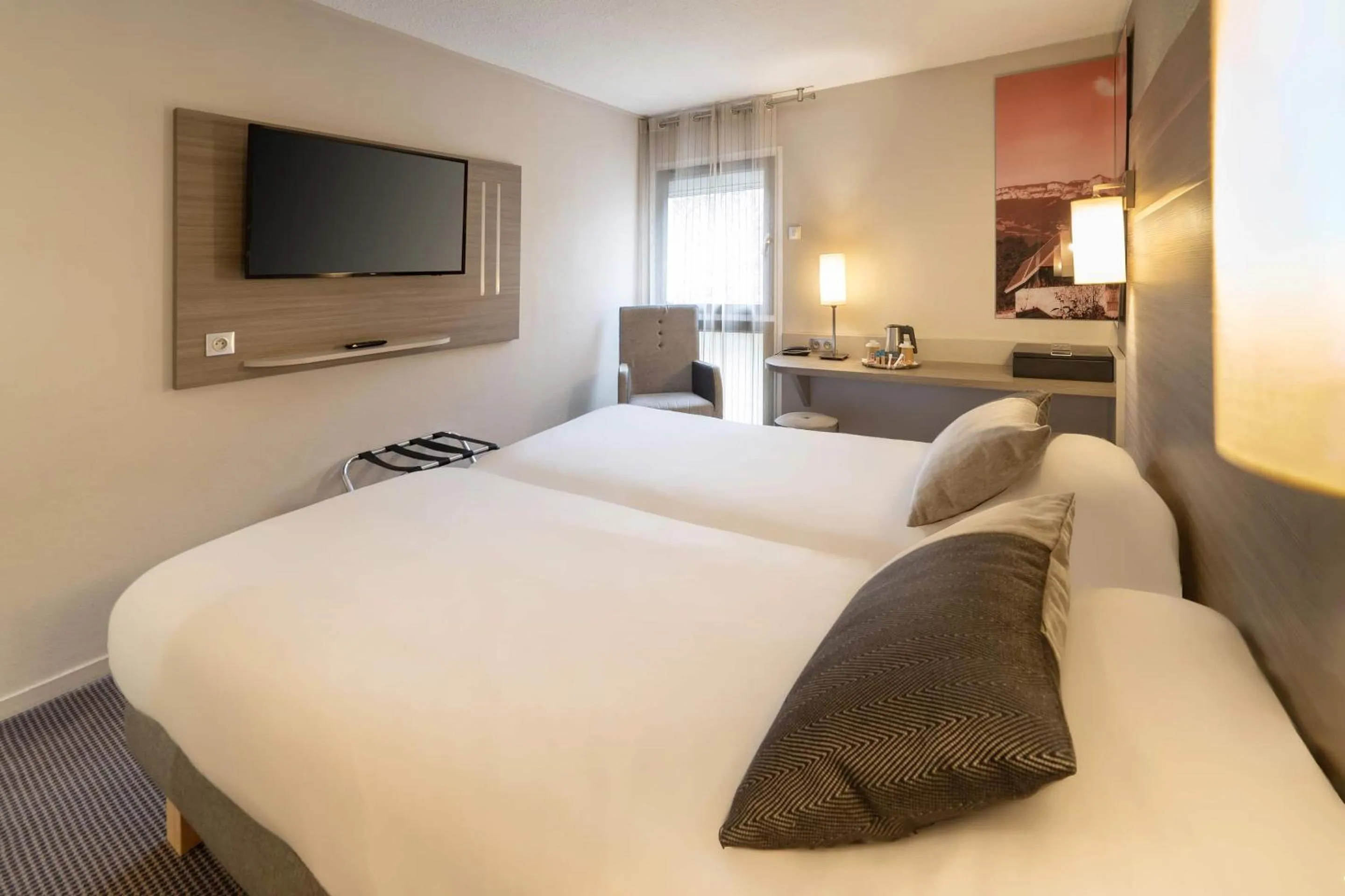 Bed in Best Western Voiron Centre