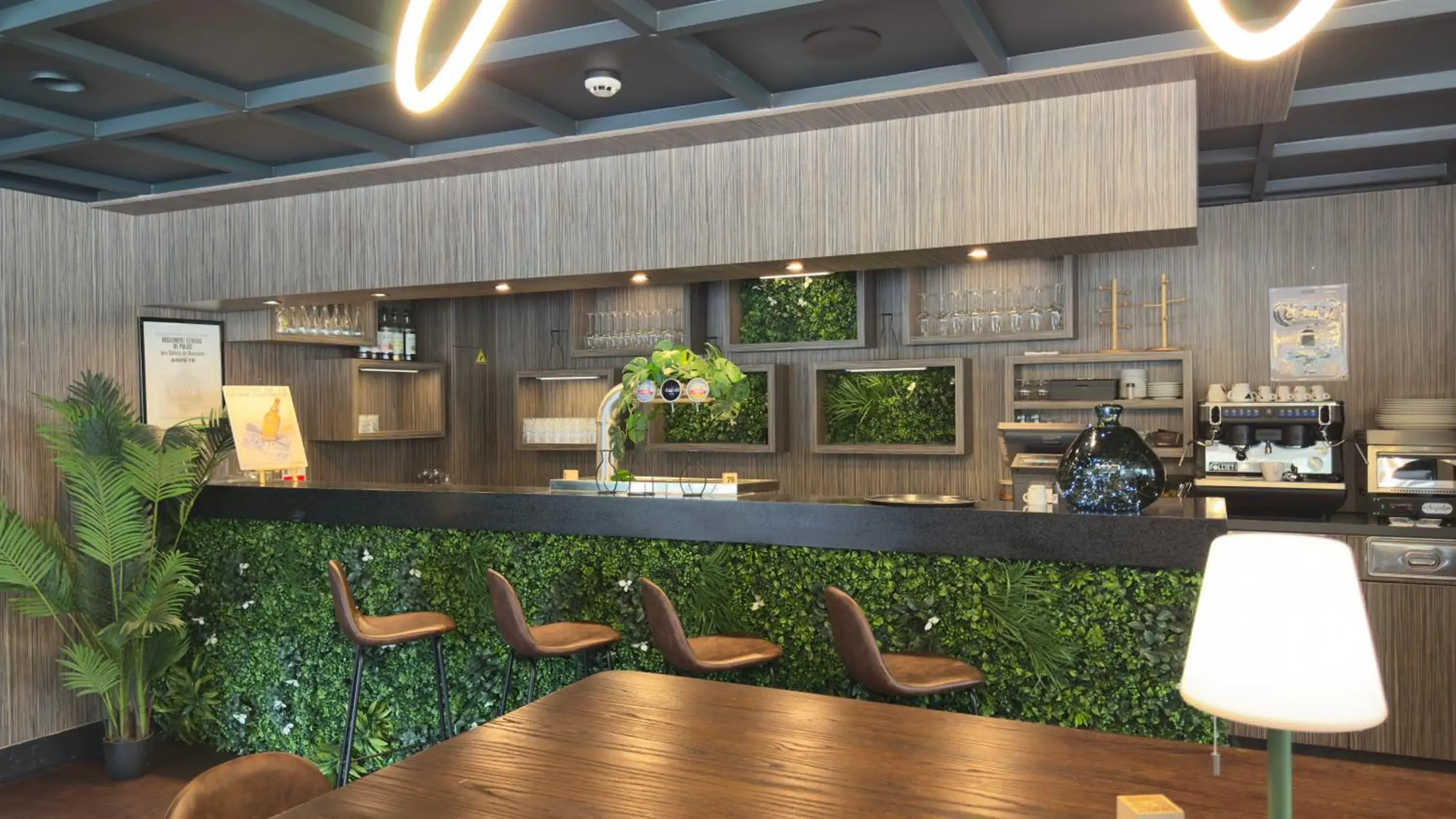 Lounge or bar in Best Western Voiron Centre Lounge or bar in Best Western Voiron Centre