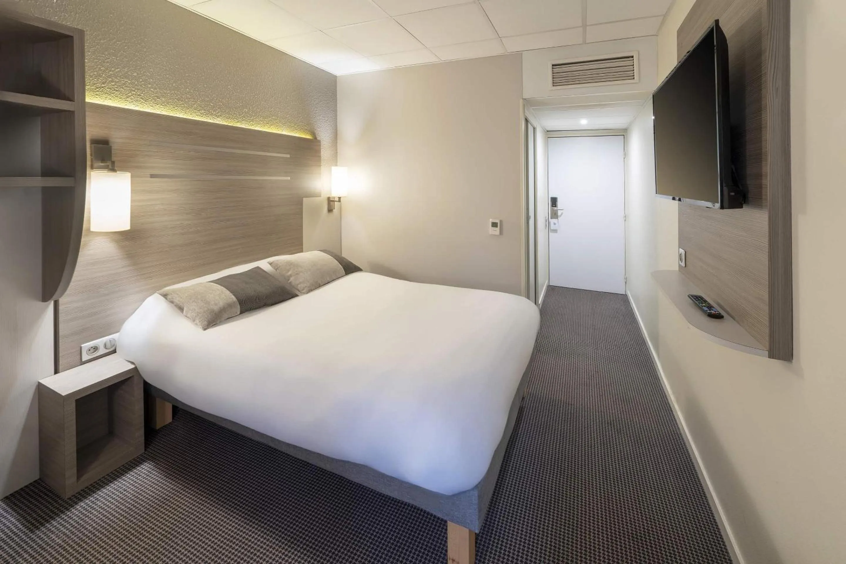 Bed in Best Western Voiron Centre