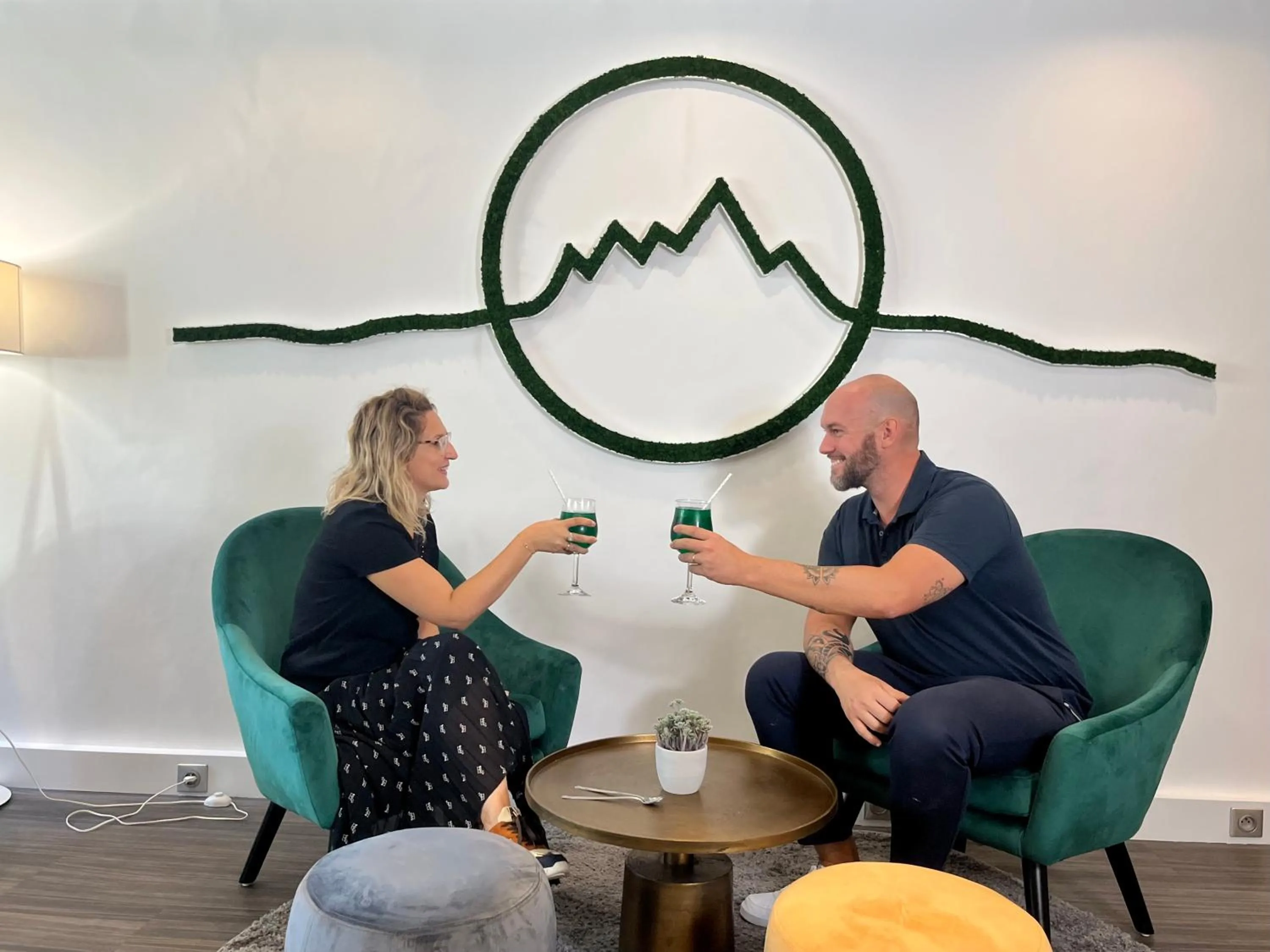 Communal lounge/ TV room in Best Western Voiron Centre