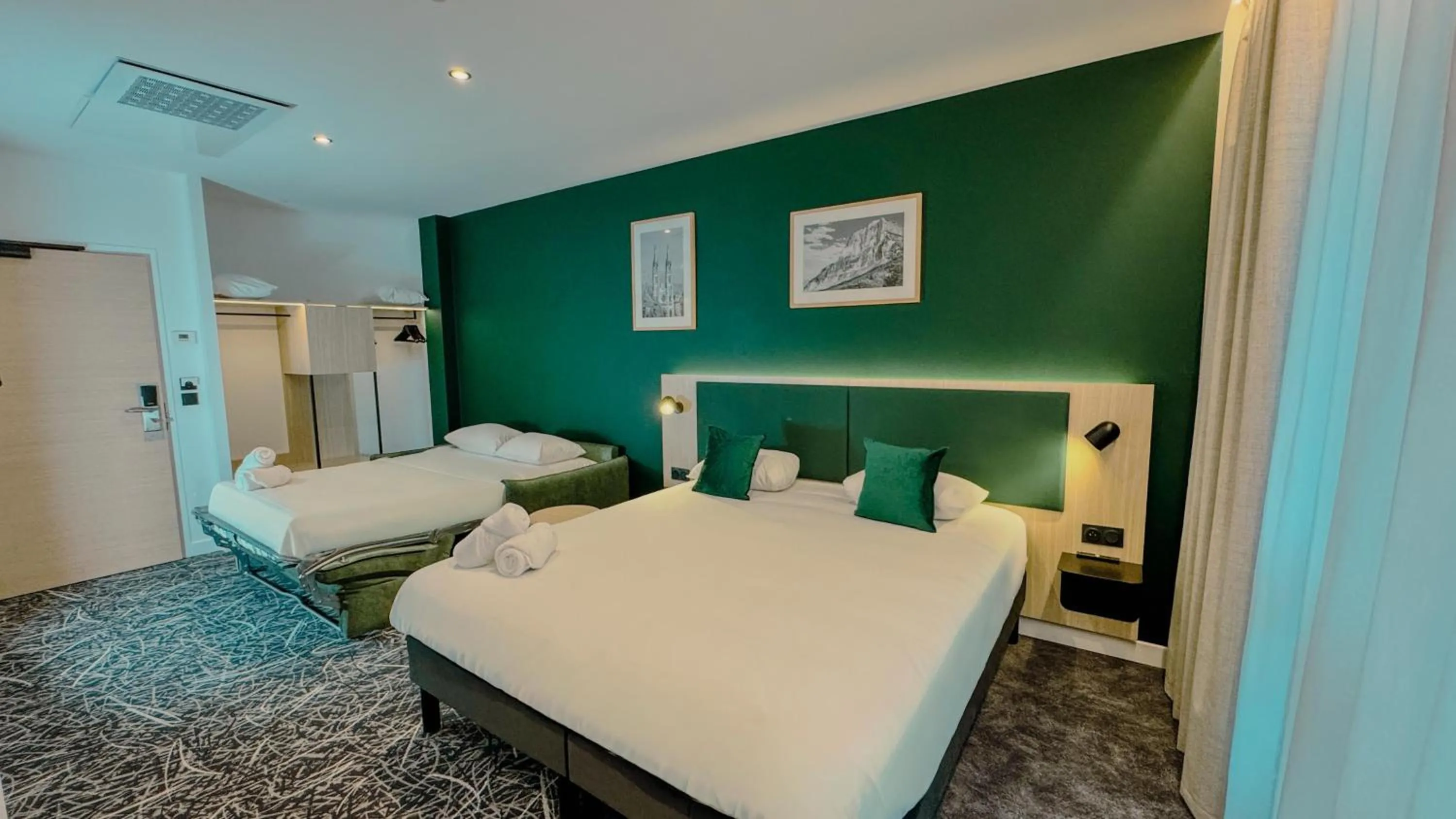 Bed in Best Western Voiron Centre