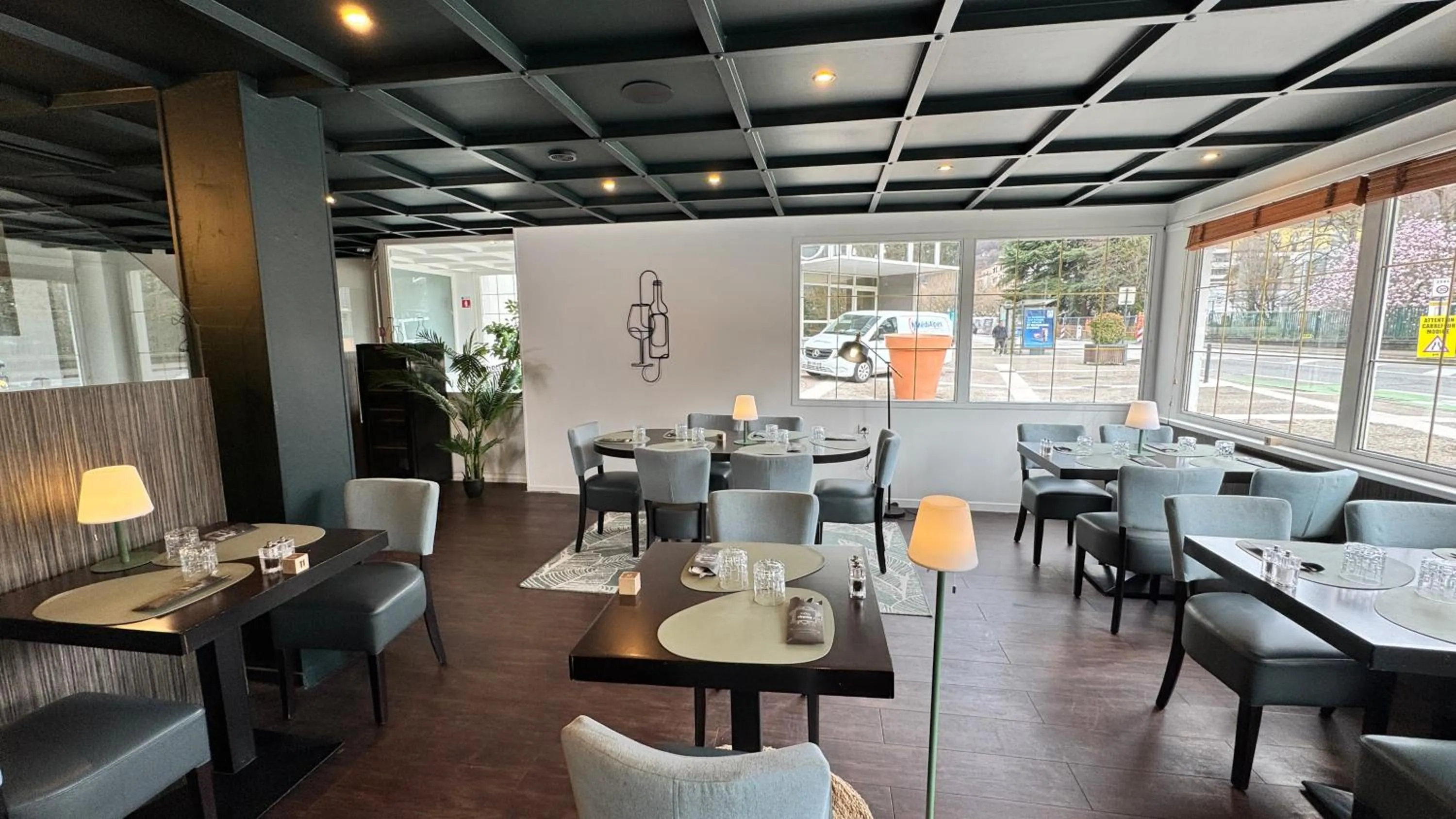 Restaurant/places to eat in Best Western Voiron Centre