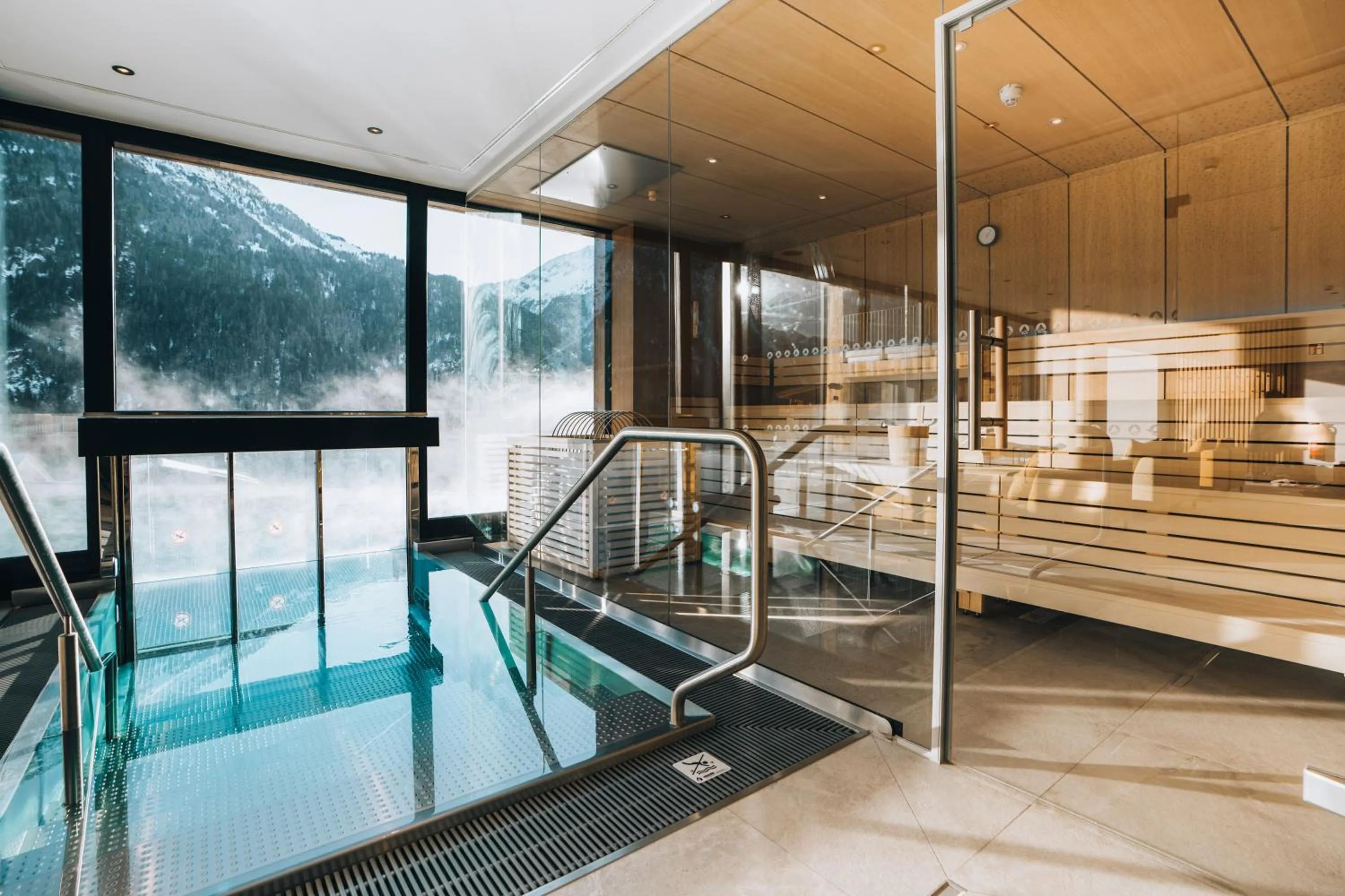 Pool view in Grünwald Resort Sölden