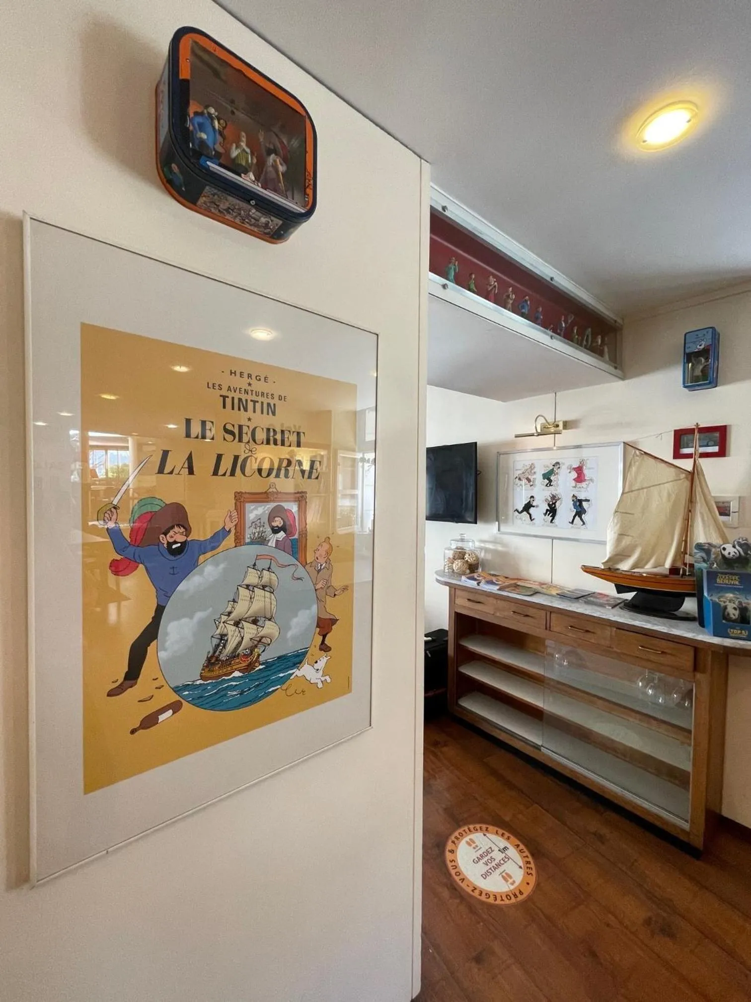 Lobby or reception, Bed in Logis Hôtel Restaurant LE MONARQUE