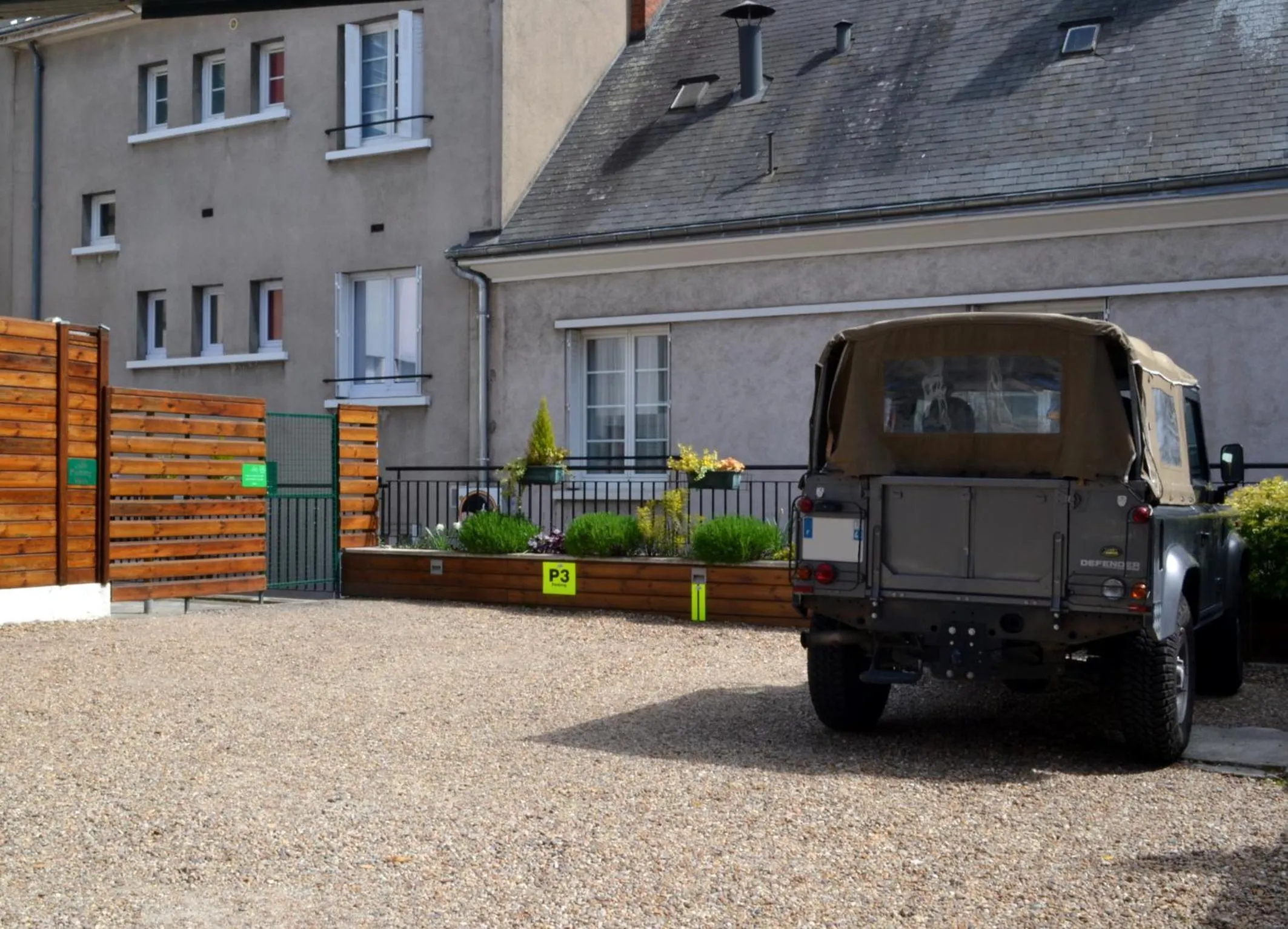 Garden view in Logis Hôtel Restaurant LE MONARQUE