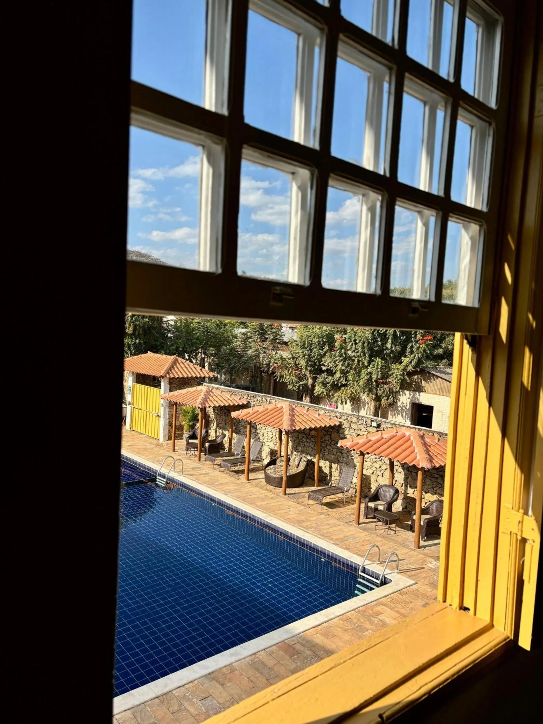 Swimming pool in Pousada o Amanhecer