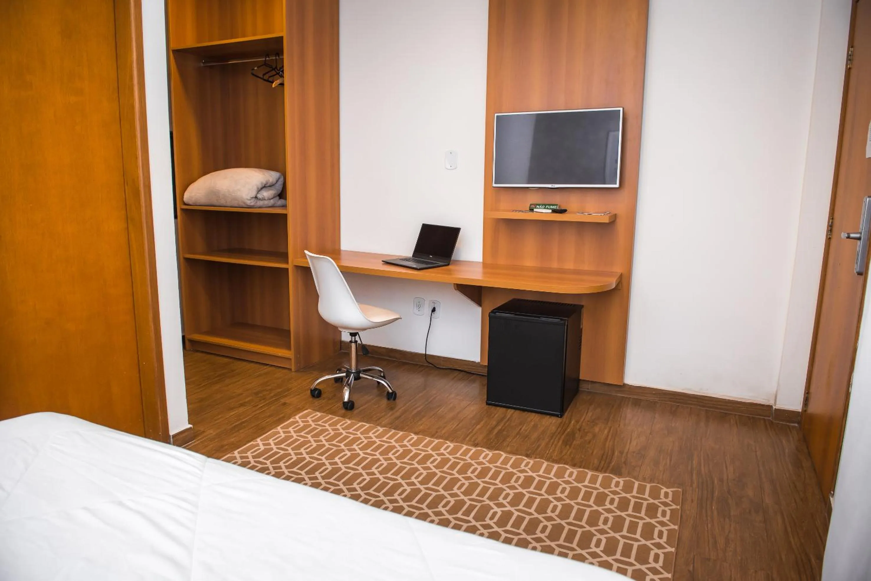 TV and multimedia, Bed in Hotel Aromas de Penedo