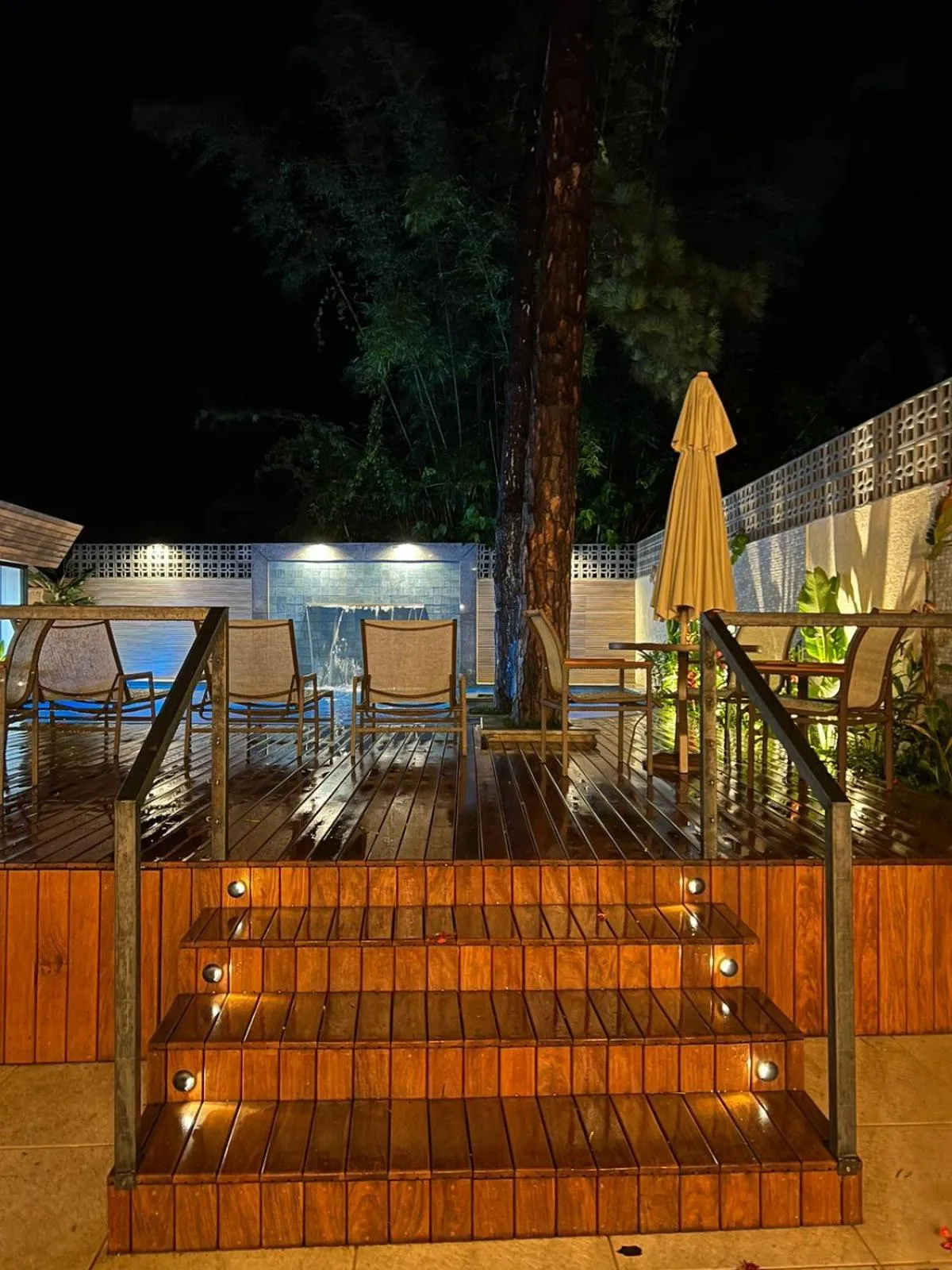 Night in Hotel Aromas de Penedo