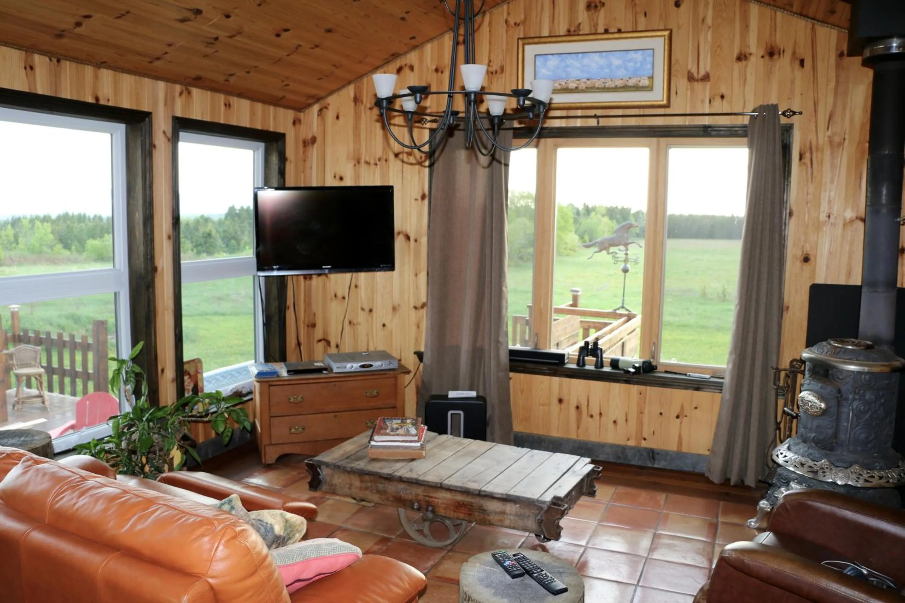Living room in Maison du Mont-Mégantic spa à l'année