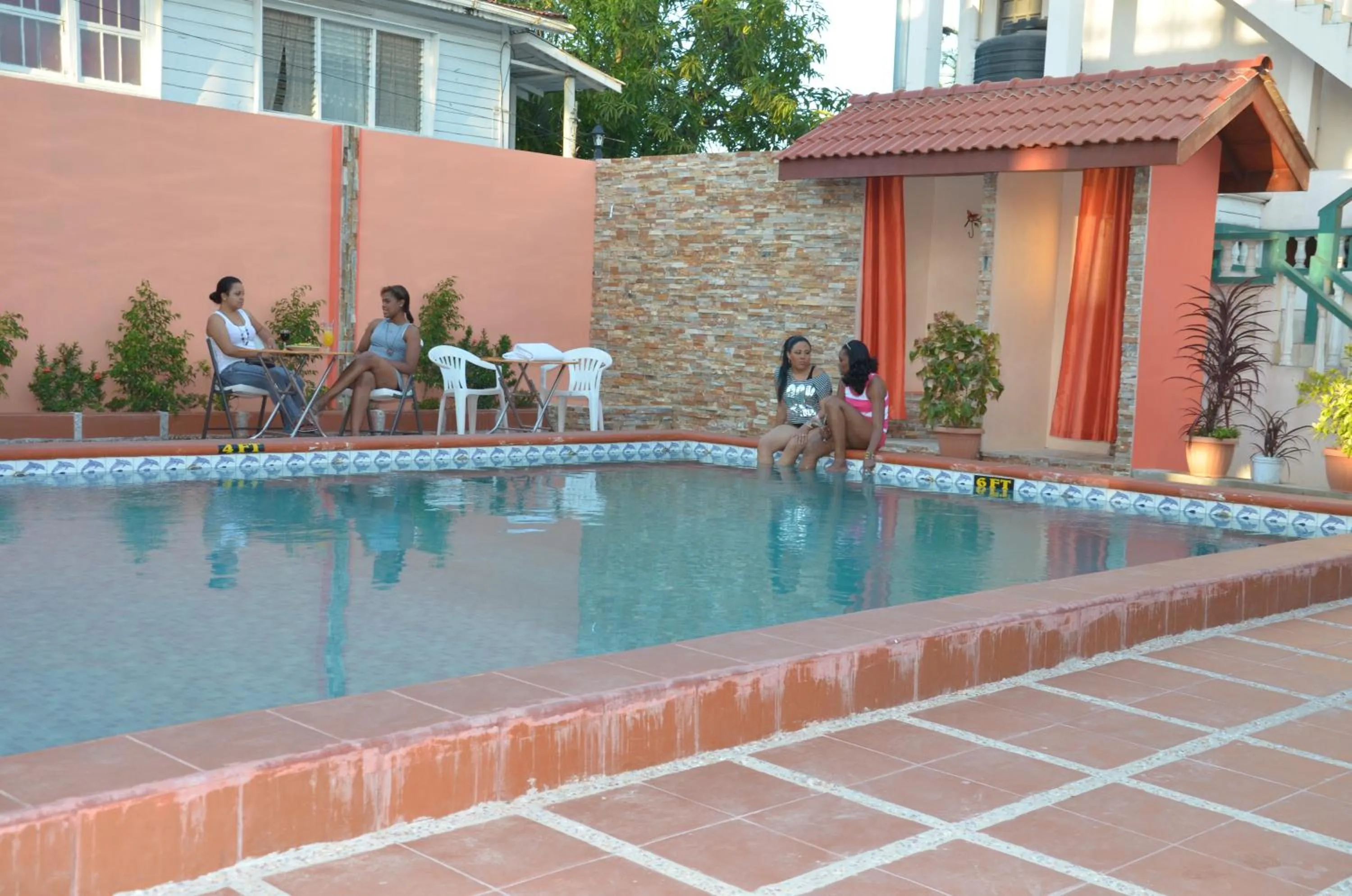 Swimming pool in Windjammer International Cuisine & Comfort Inn