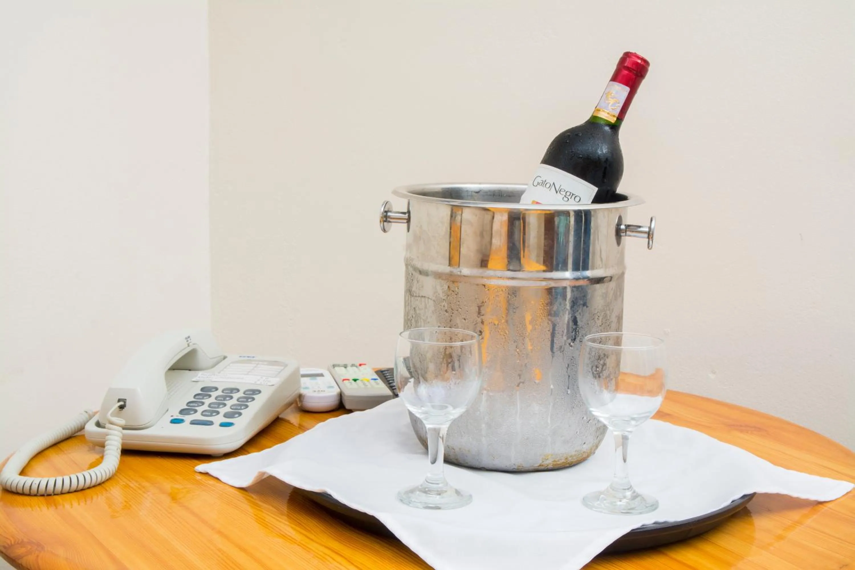 Coffee/tea facilities in Windjammer International Cuisine & Comfort Inn