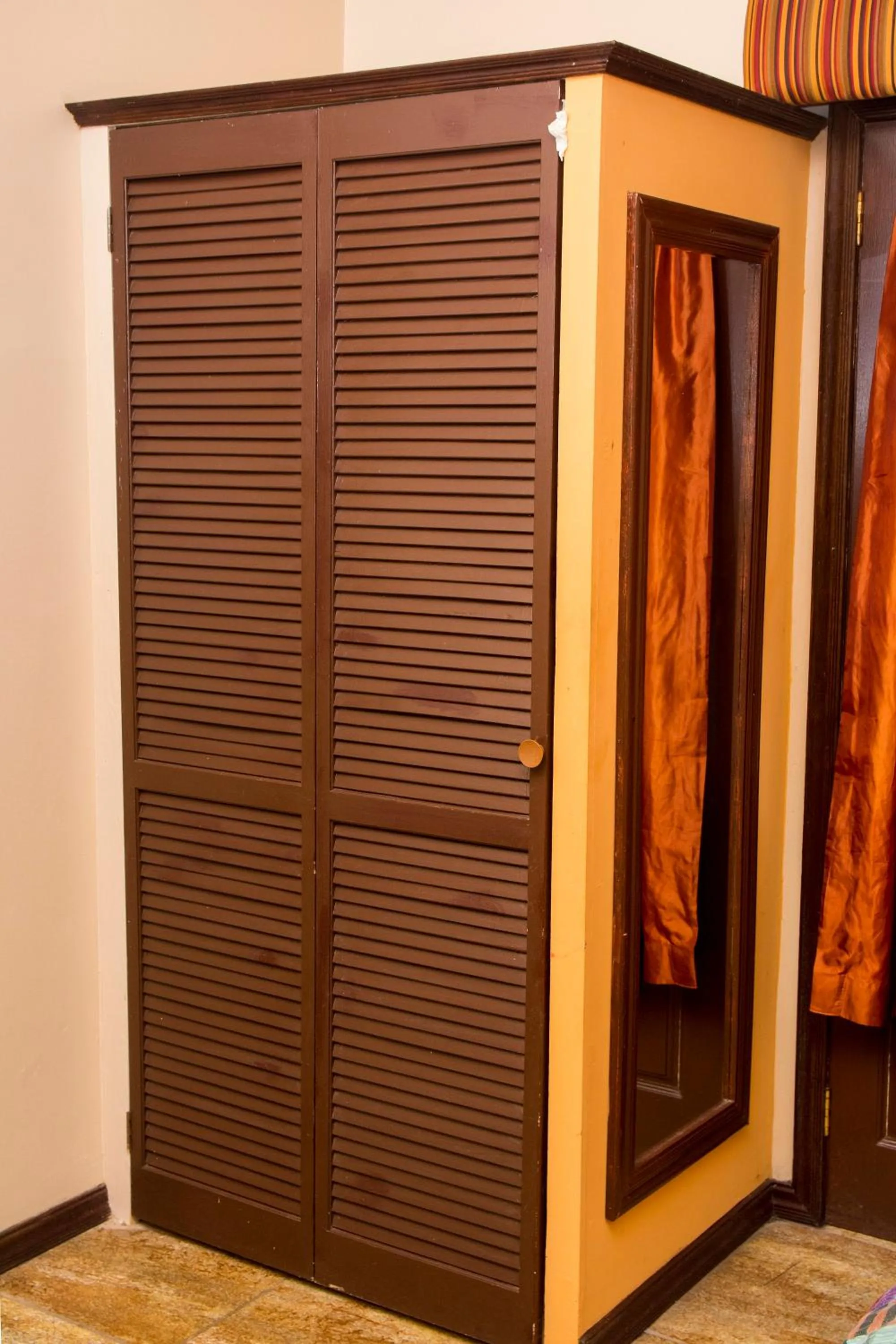 Bedroom in Windjammer International Cuisine & Comfort Inn