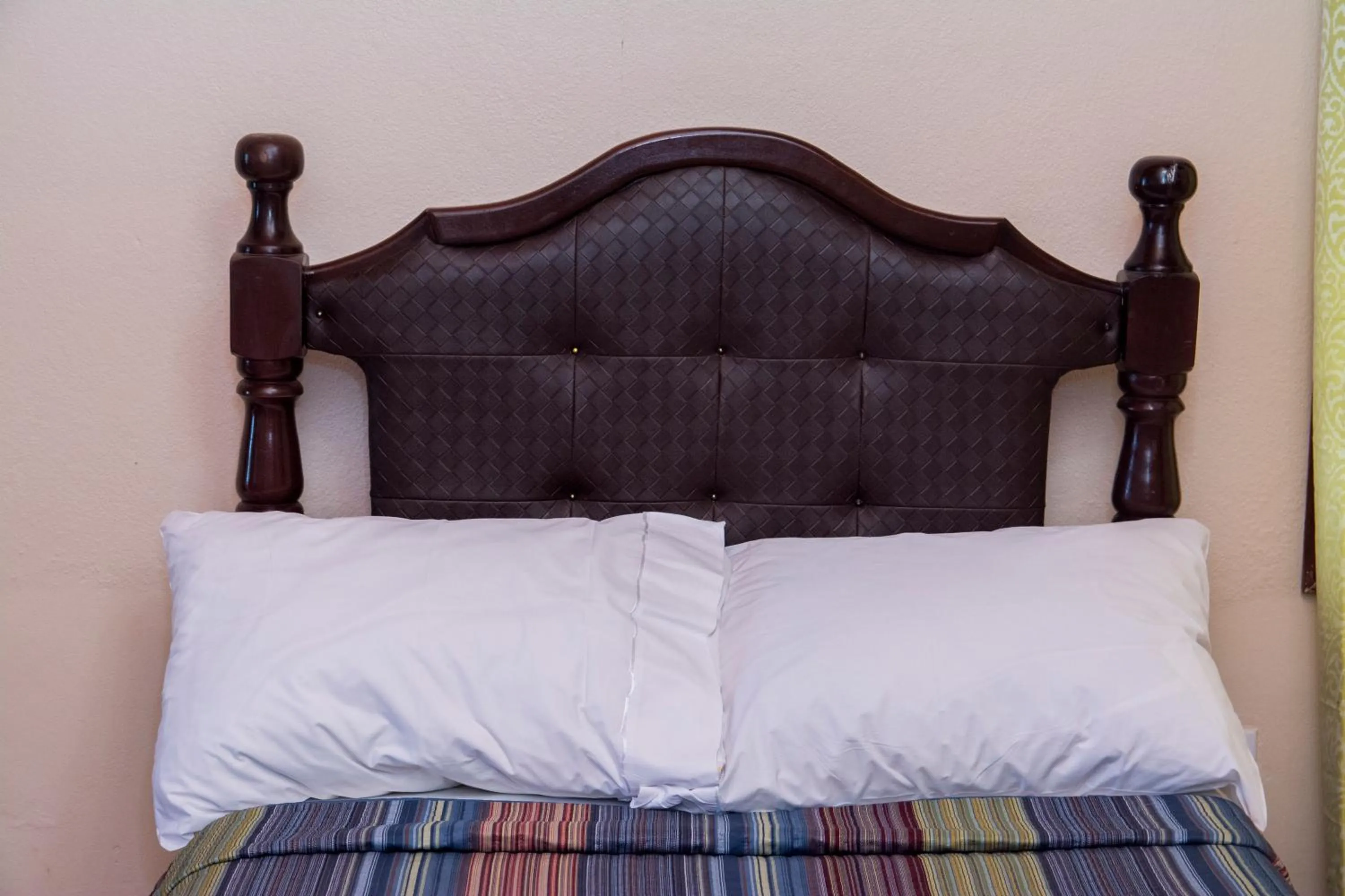 Photo of the whole room, Bed in Windjammer International Cuisine & Comfort Inn