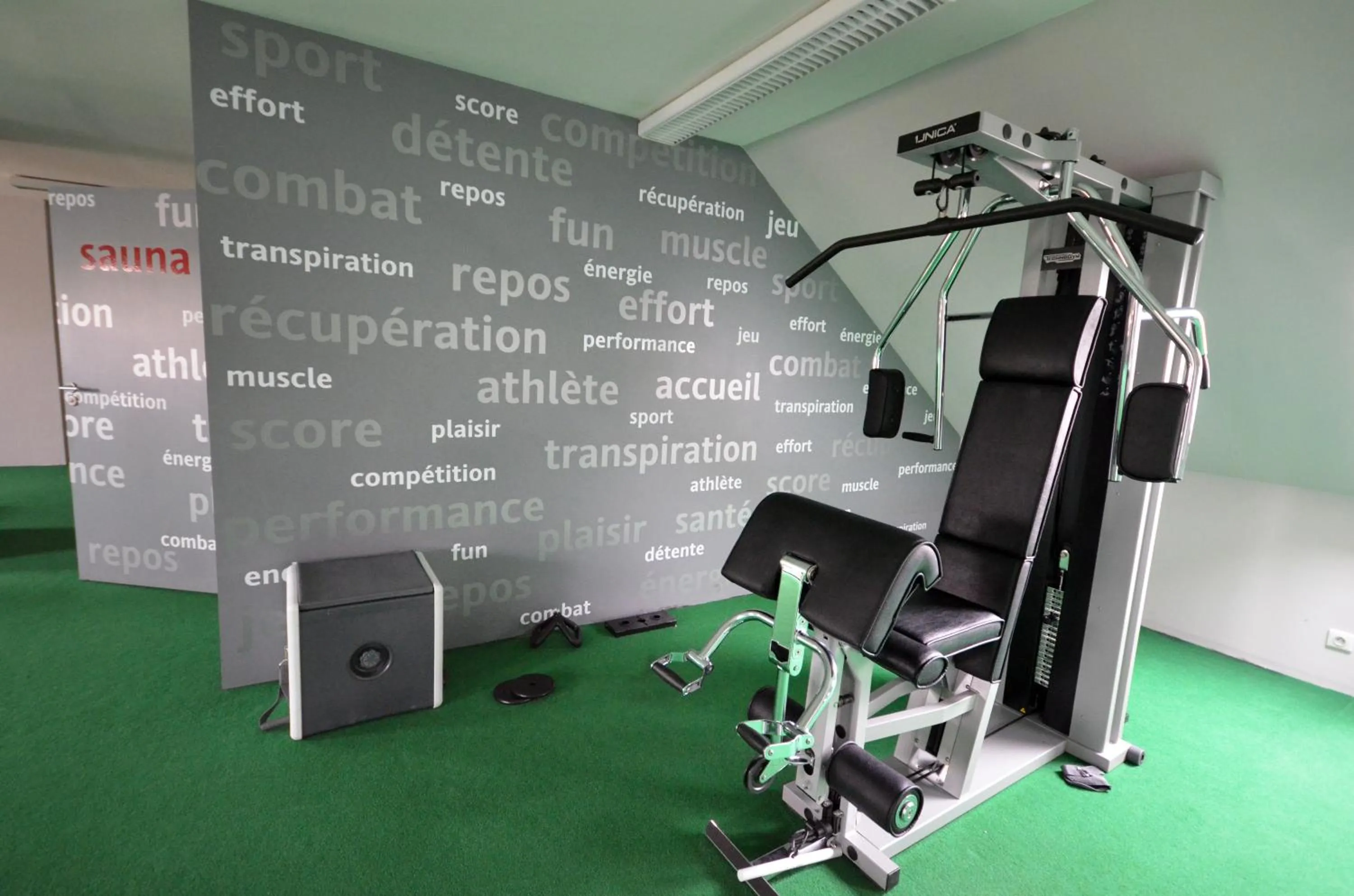 Fitness centre/facilities in Kyriad Dijon Est Mirande