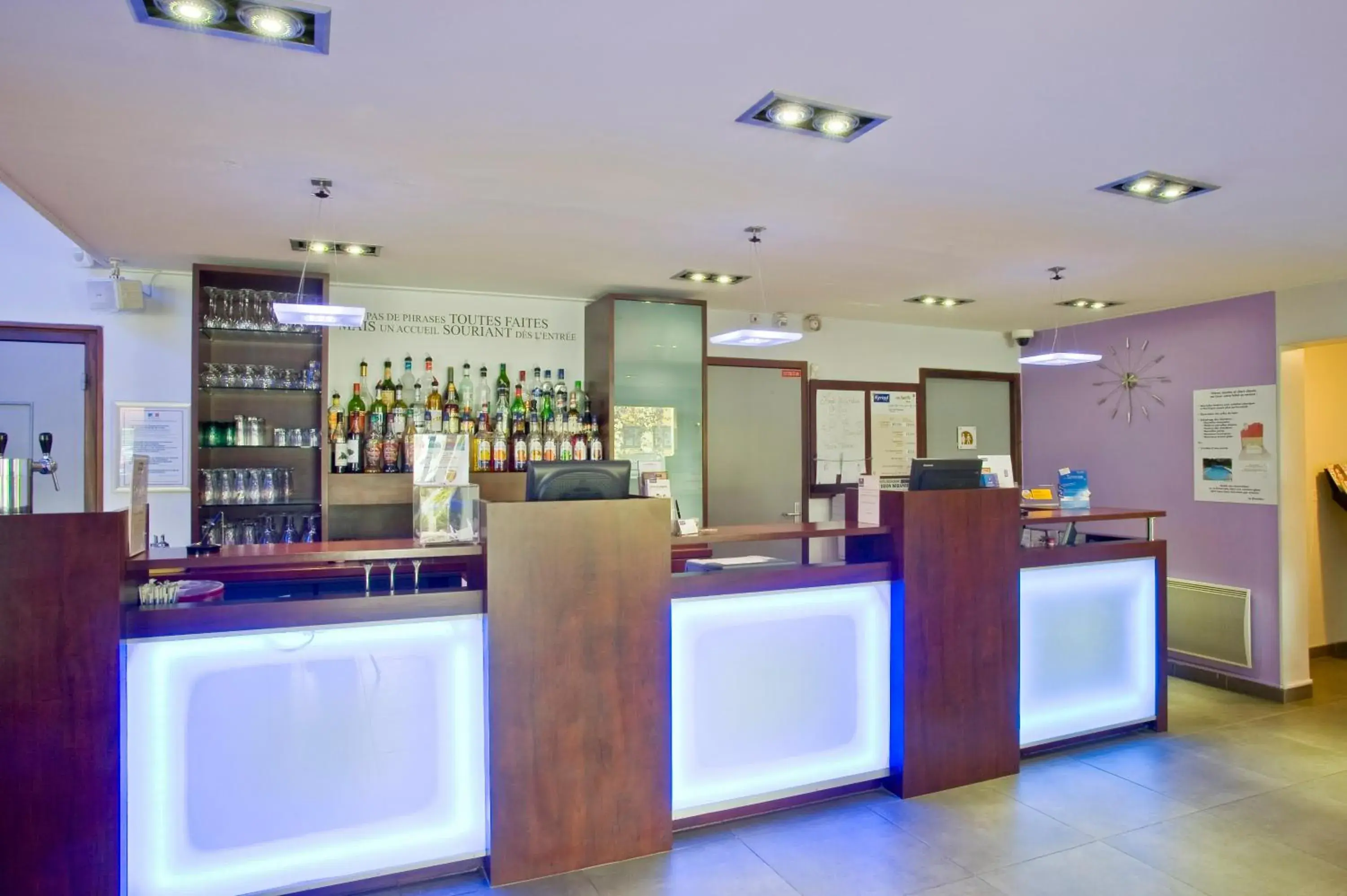 Lounge or bar in Kyriad Dijon Est Mirande Lounge or bar in Kyriad Dijon Est Mirande