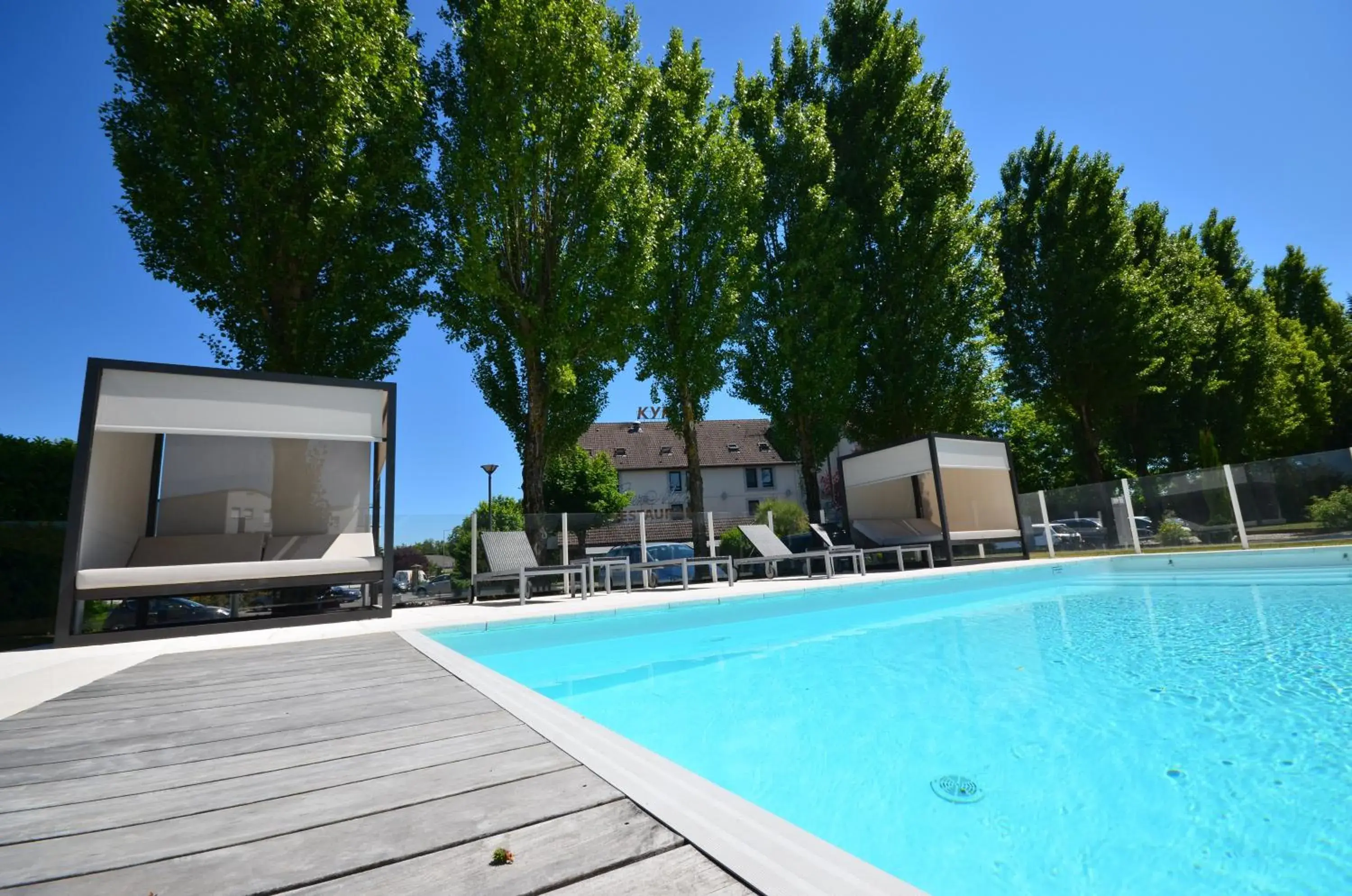 Swimming pool in Kyriad Dijon Est Mirande Swimming pool in Kyriad Dijon Est Mirande