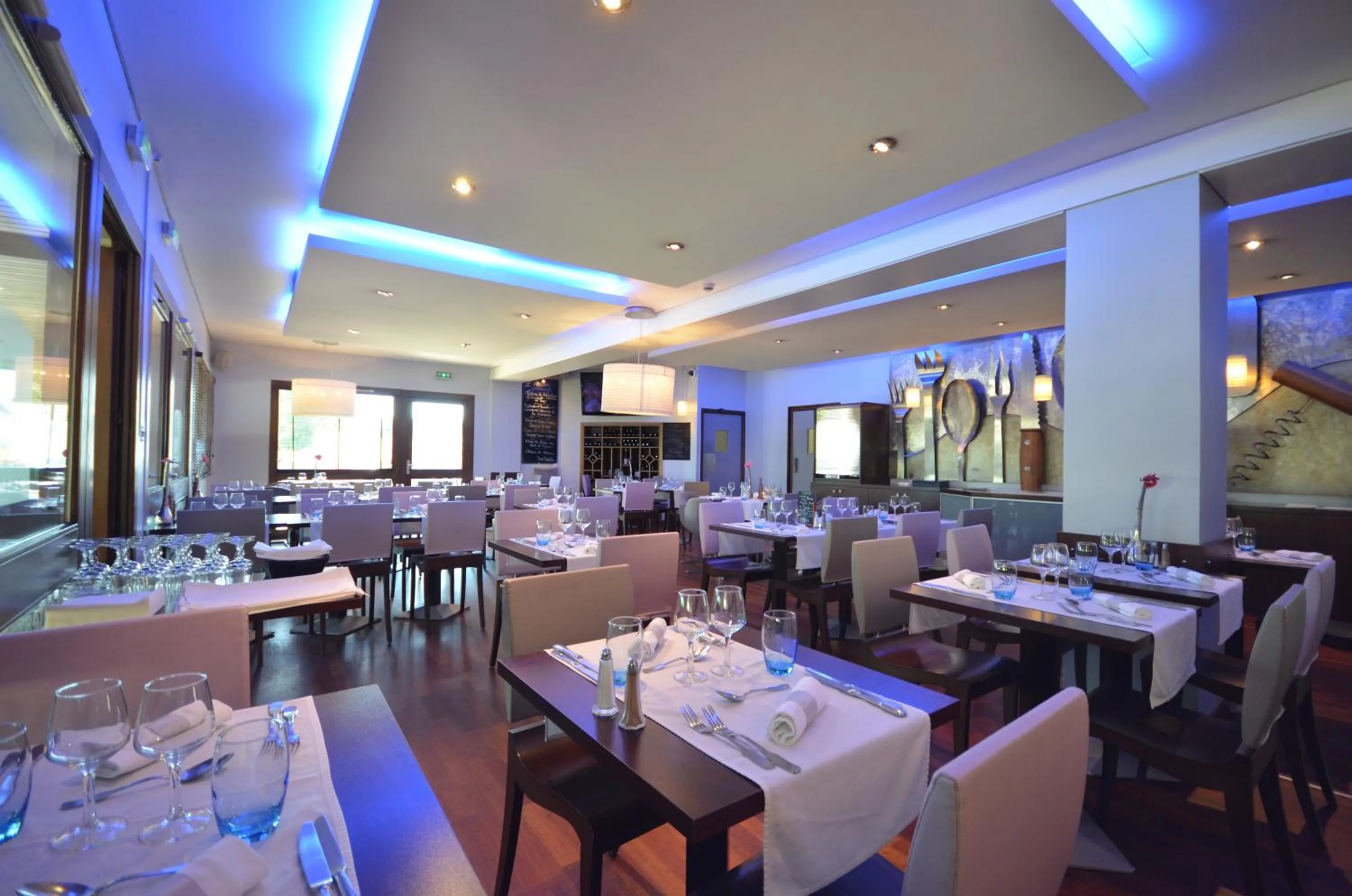 Restaurant/places to eat in Kyriad Dijon Est Mirande