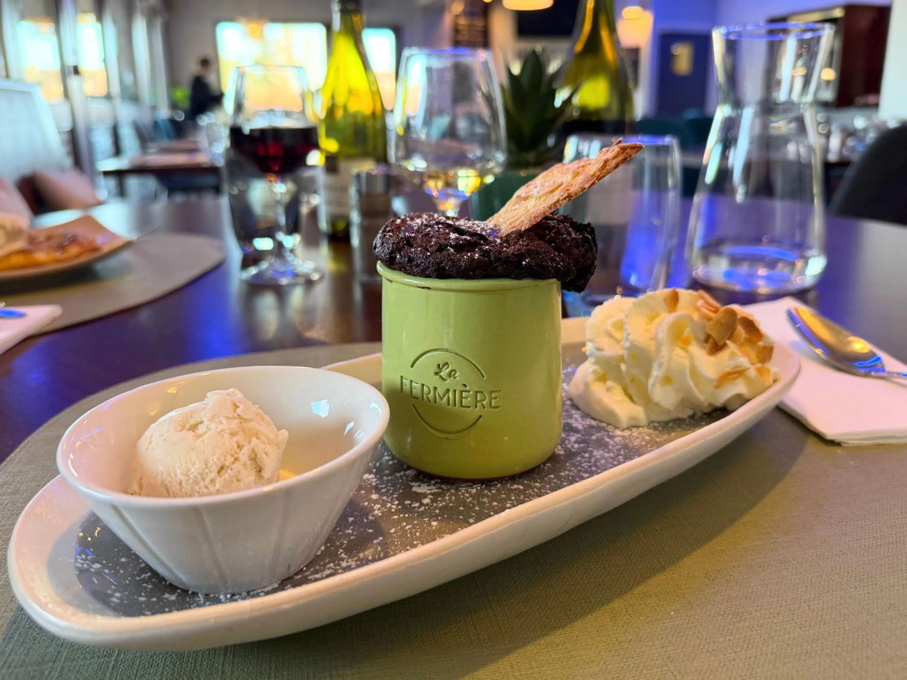 Food and drinks in Kyriad Dijon Est Mirande