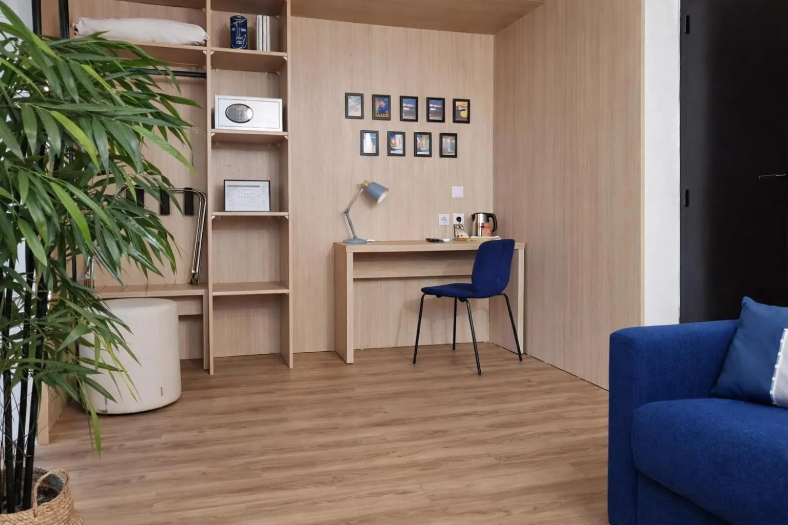 Library in Brit Hotel Marseille Aéroport