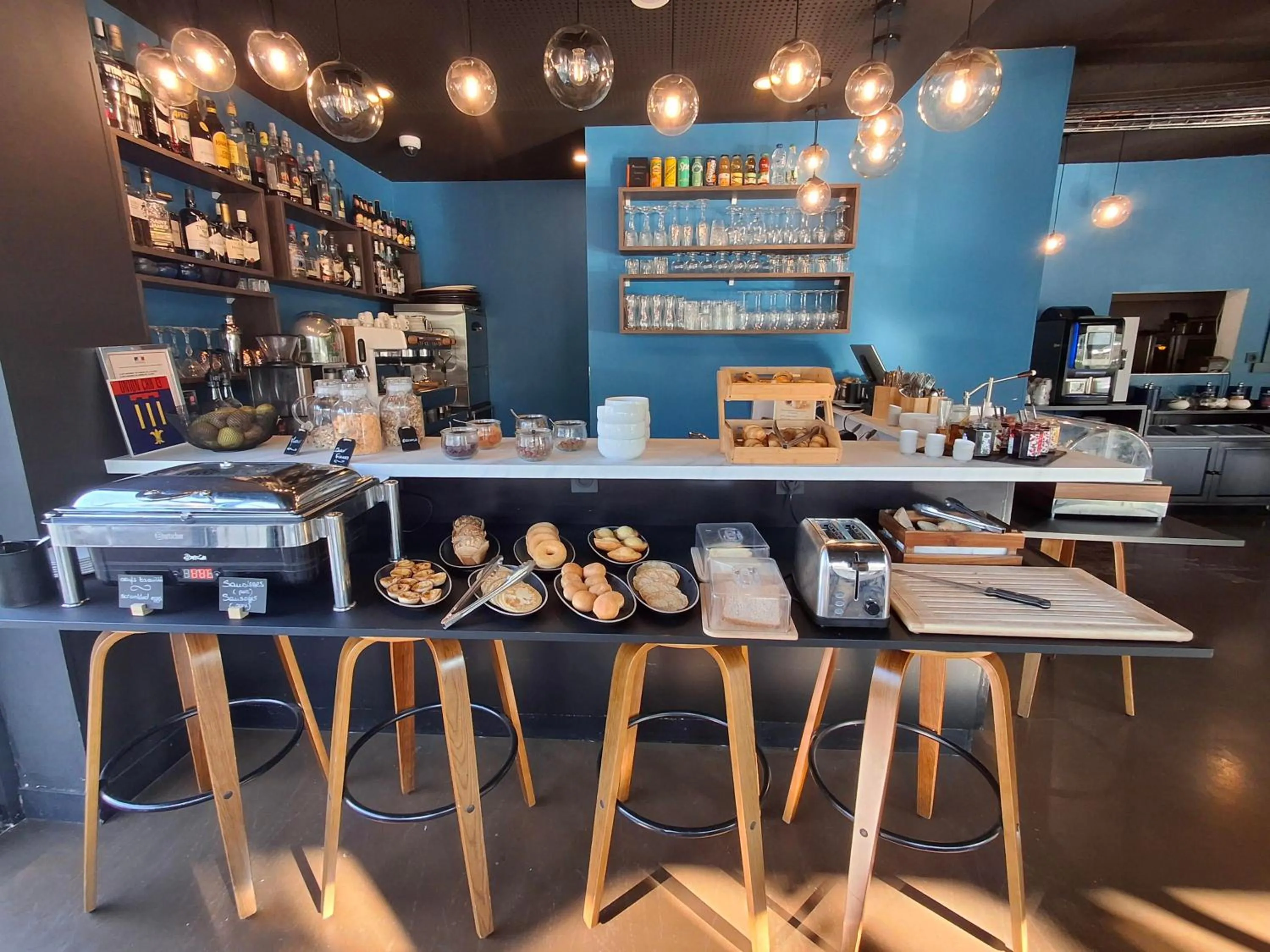 Breakfast in Brit Hotel Marseille Aéroport