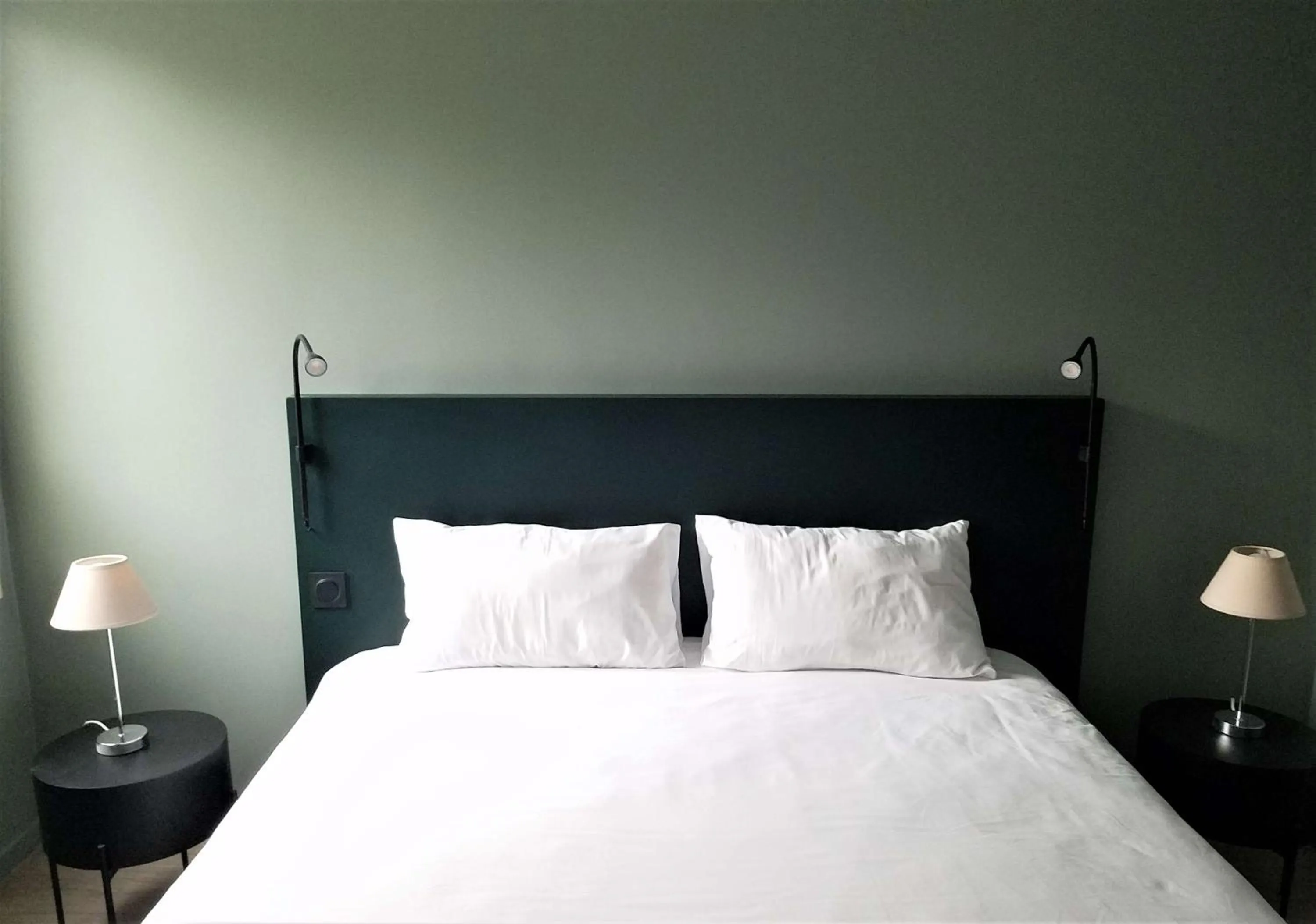 Bedroom, Bed in Brit Hotel Marseille Aéroport