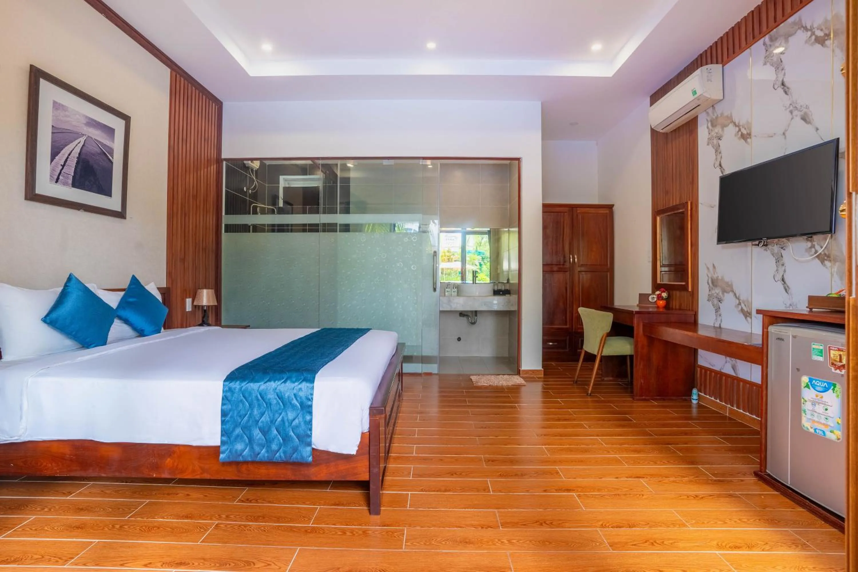 Photo of the whole room, Bed in Brenta Phu Quoc Hotel