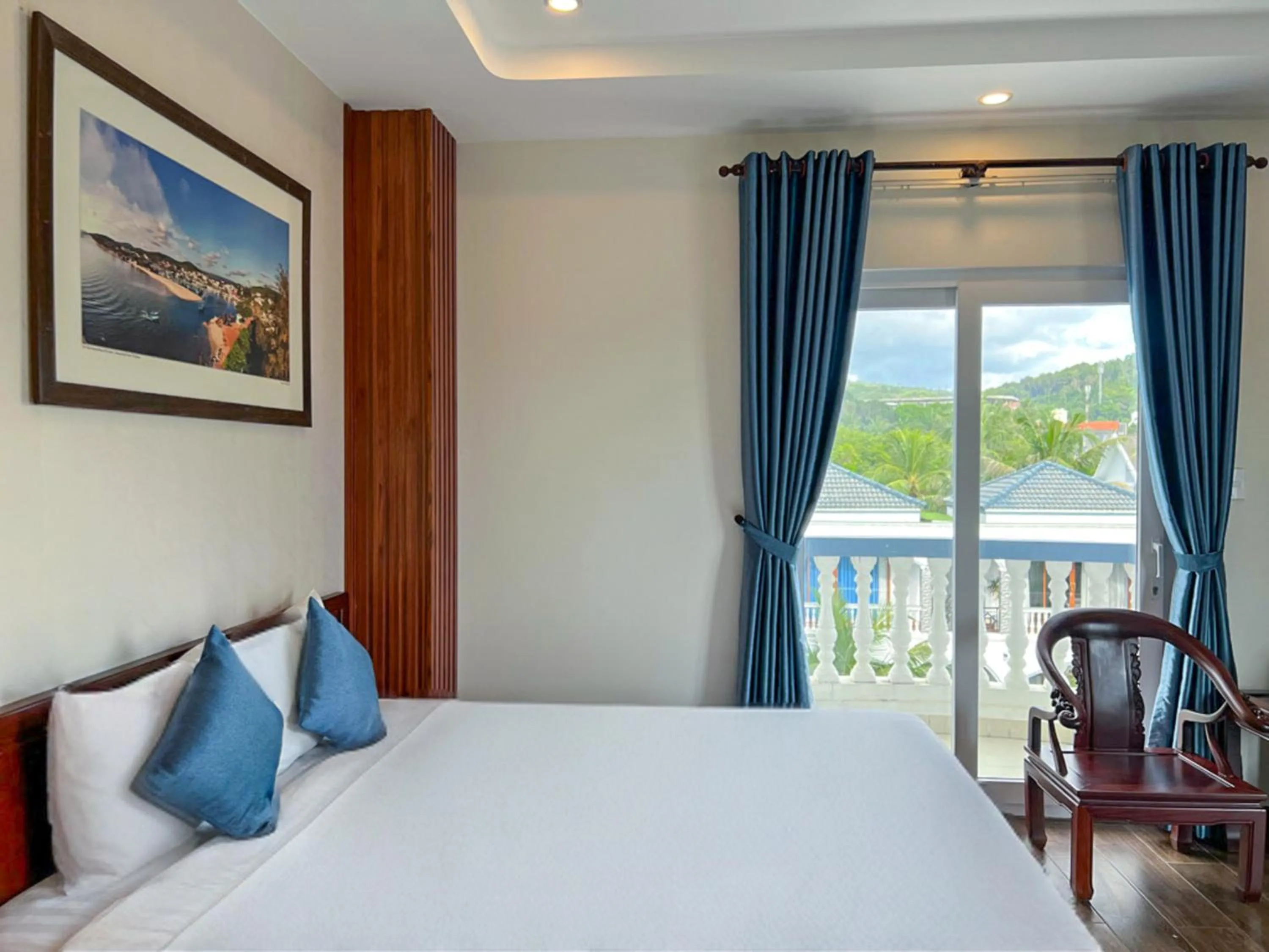 Photo of the whole room, Bed in Brenta Phu Quoc Hotel