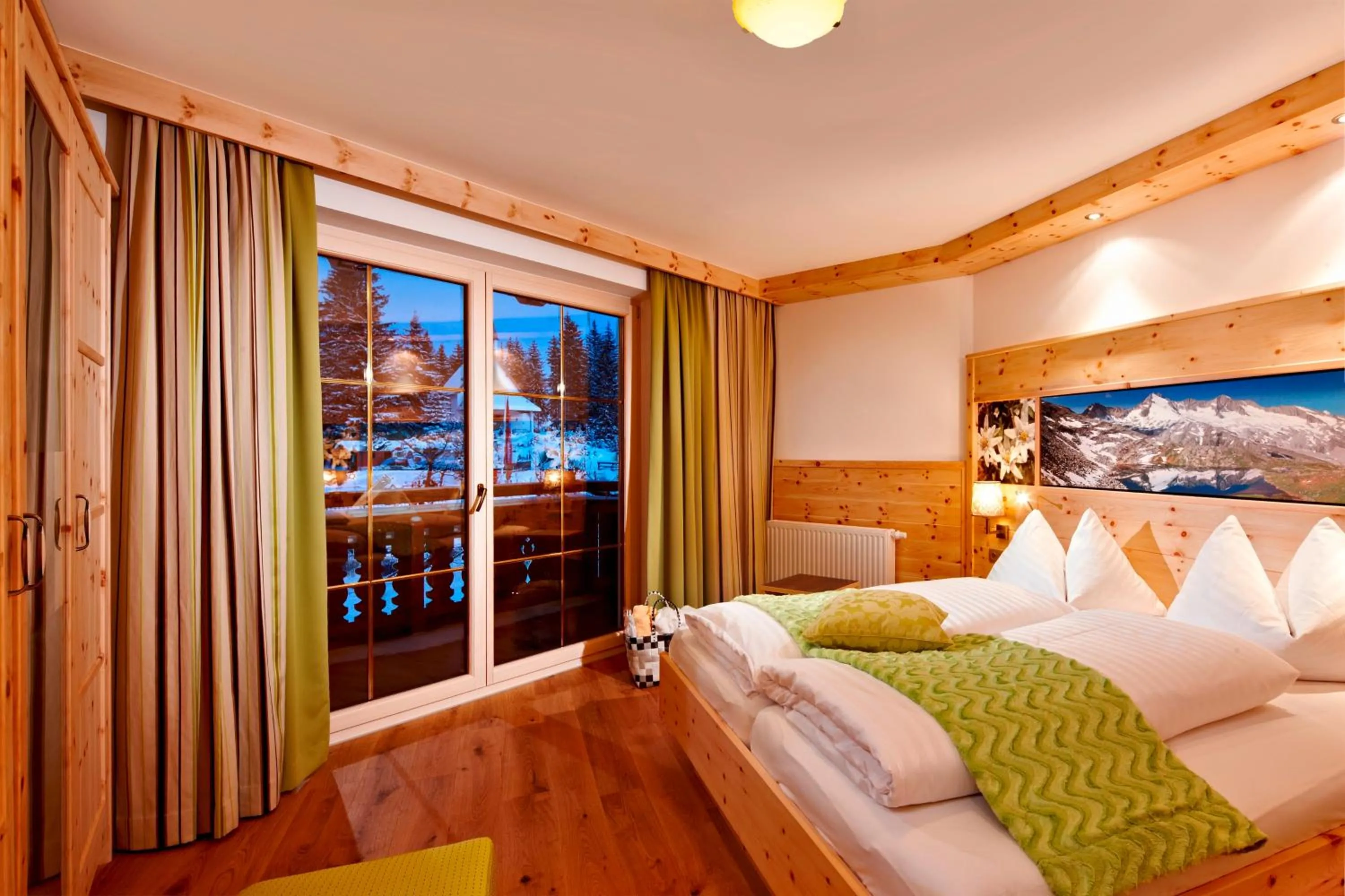 Bedroom, Bed in Biohotel Castello Königsleiten