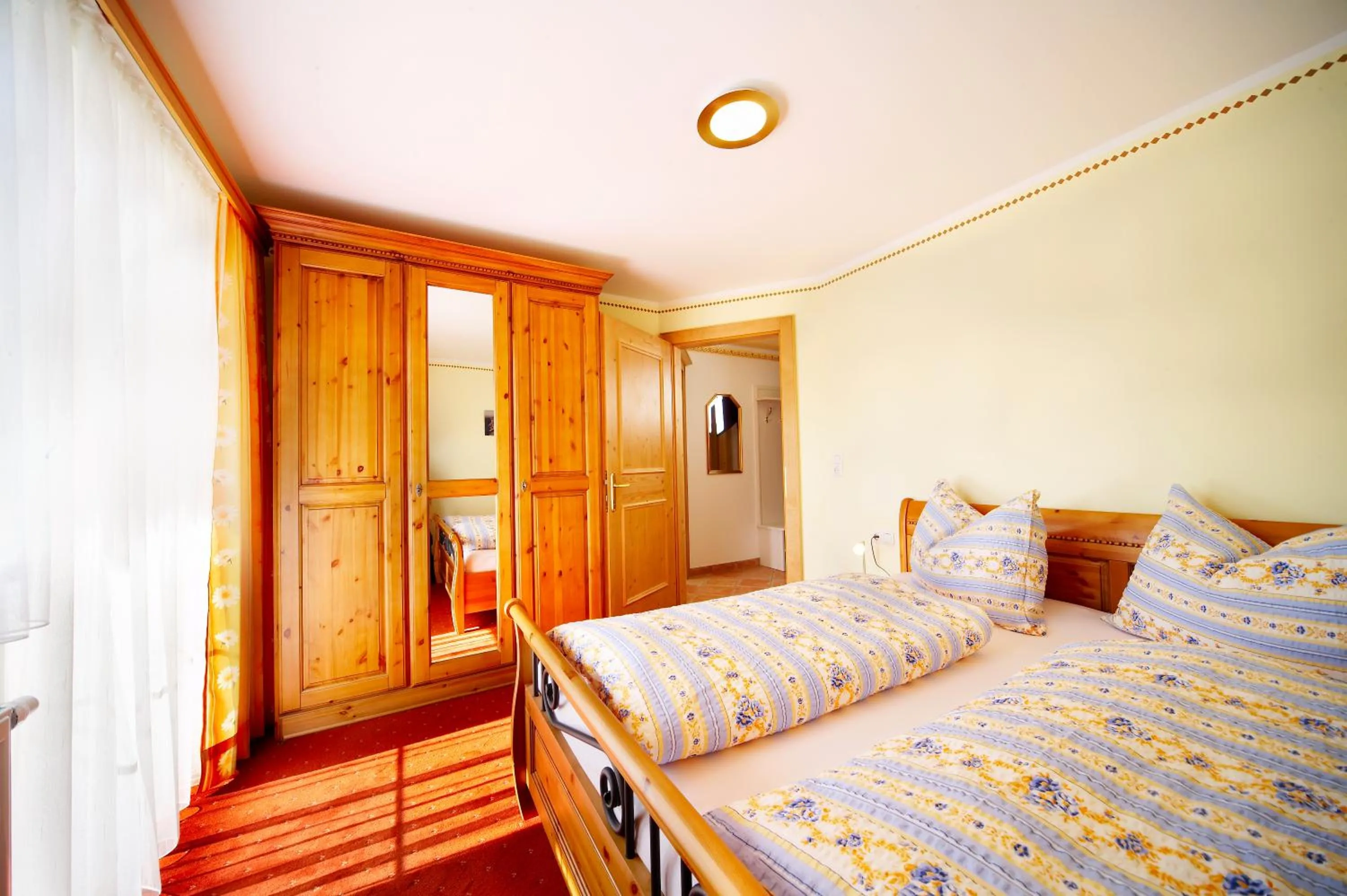 Bedroom, Bed in Biohotel Castello Königsleiten