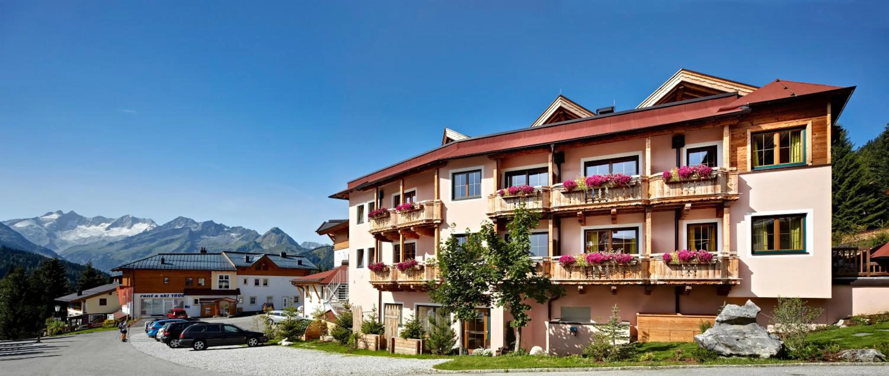 Facade/entrance in Biohotel Castello Königsleiten