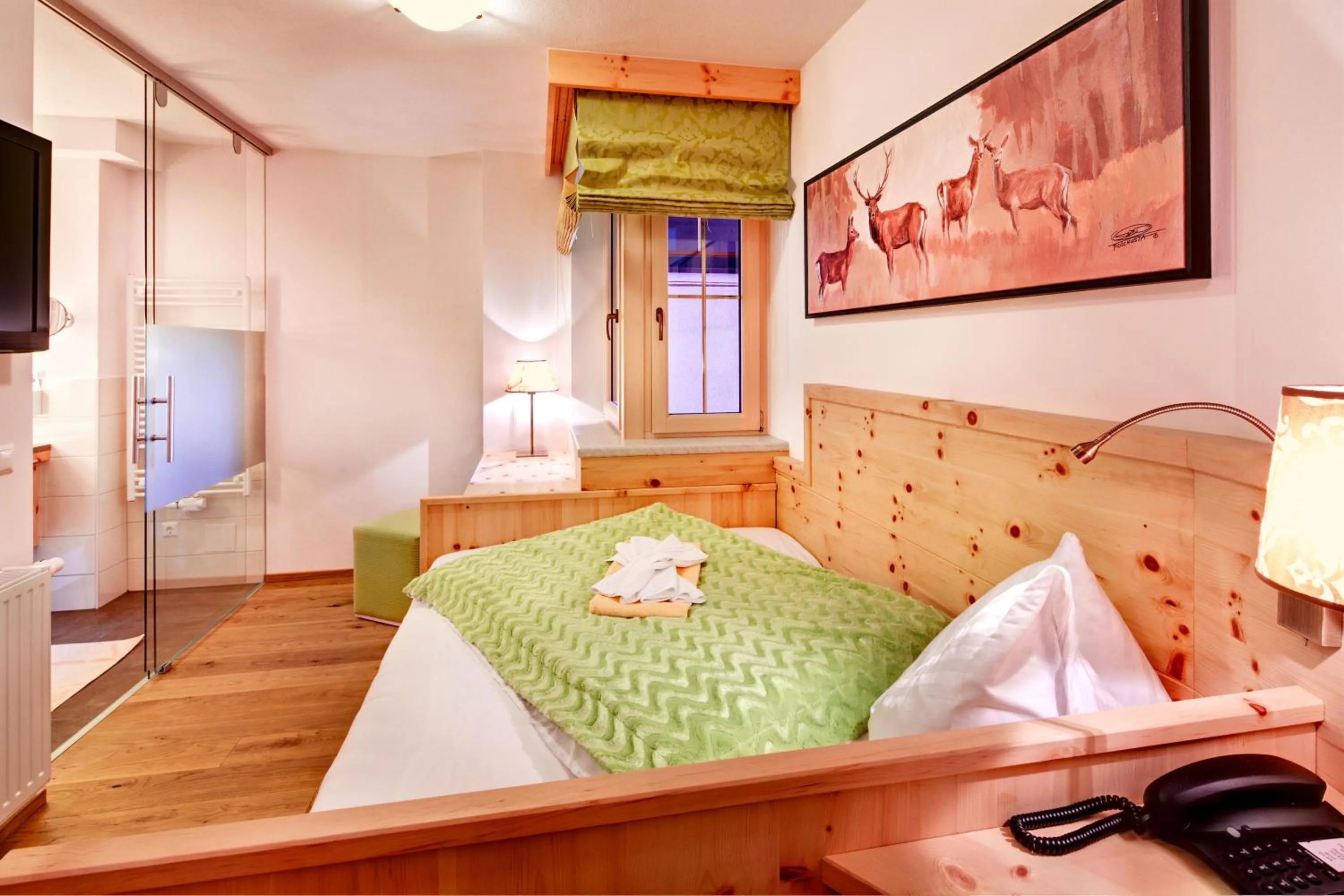 Photo of the whole room, Bed in Biohotel Castello Königsleiten