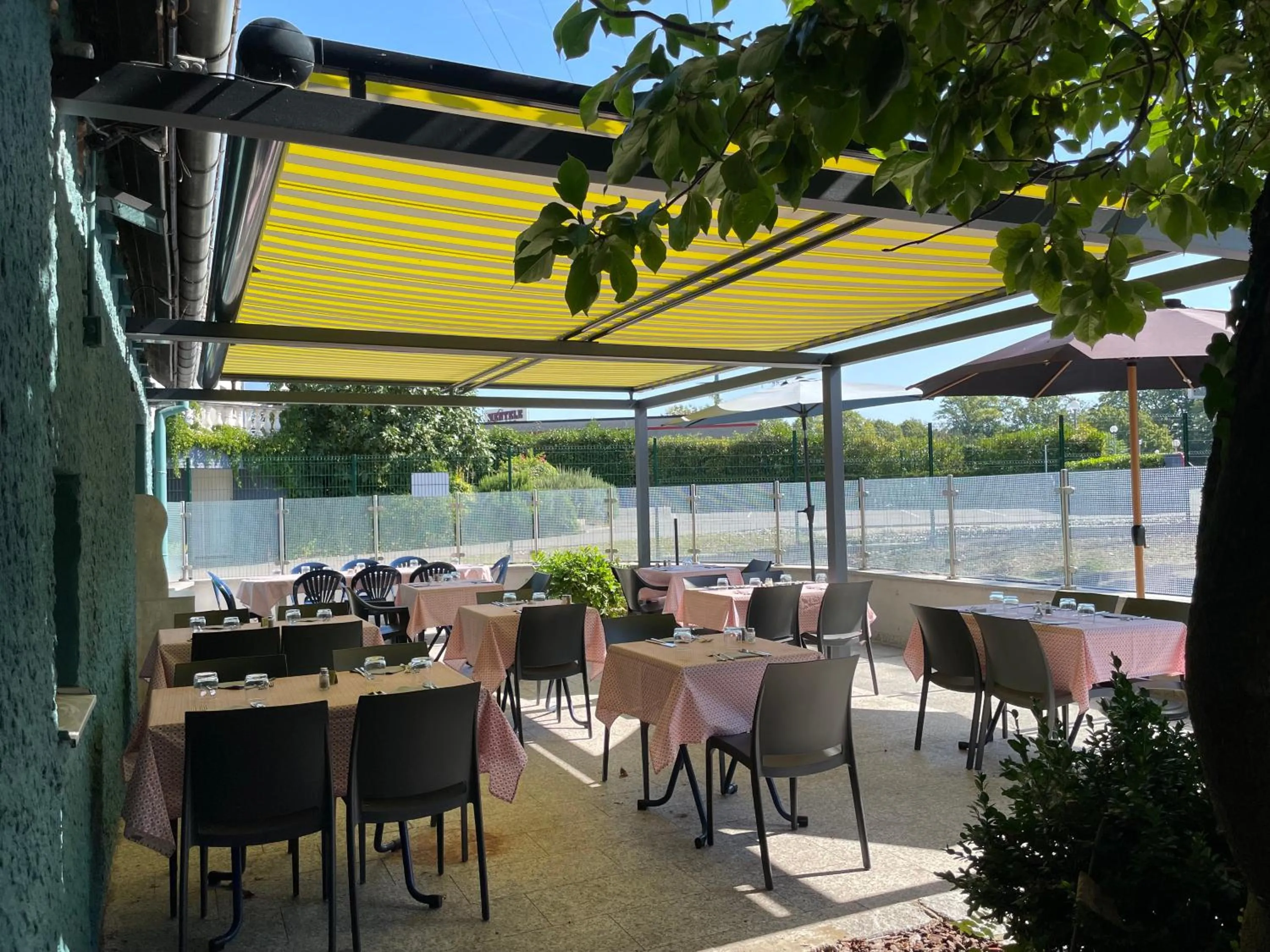 Restaurant/places to eat in Hôtel Restaurant Kyriad Mulhouse Nord Illzach