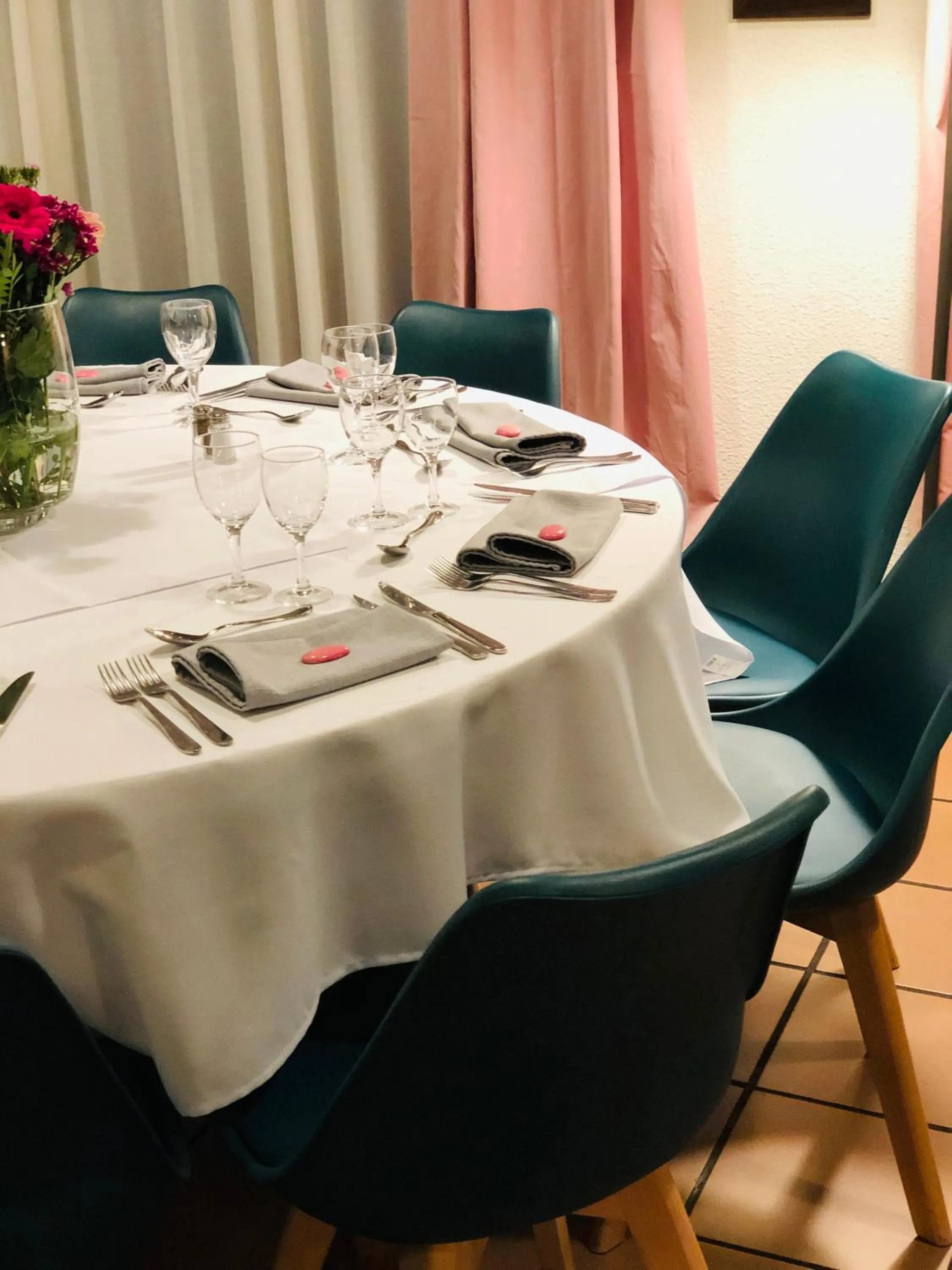 Restaurant/places to eat in Hôtel Restaurant Kyriad Mulhouse Nord Illzach